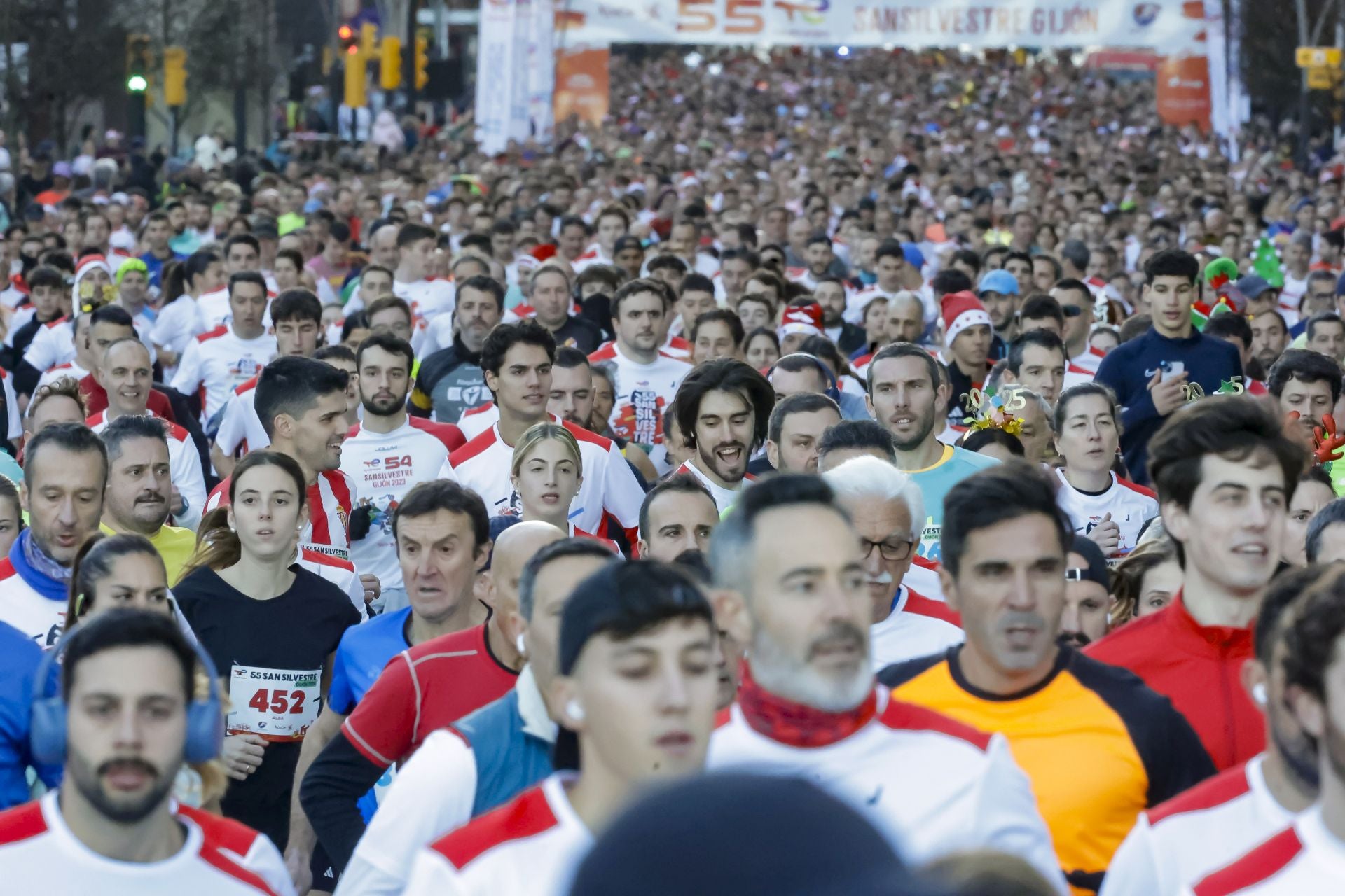 La San Silvestre vuela por las calles de Gijón