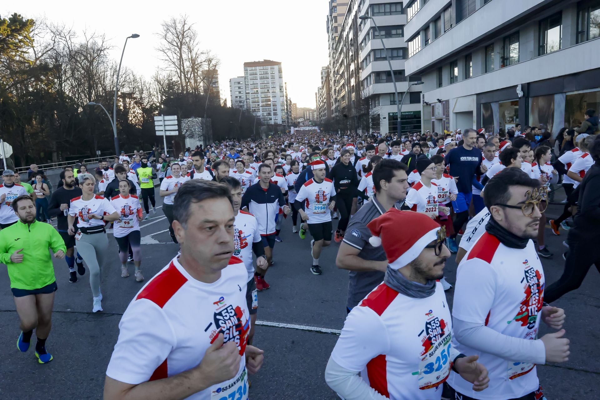 La San Silvestre vuela por las calles de Gijón