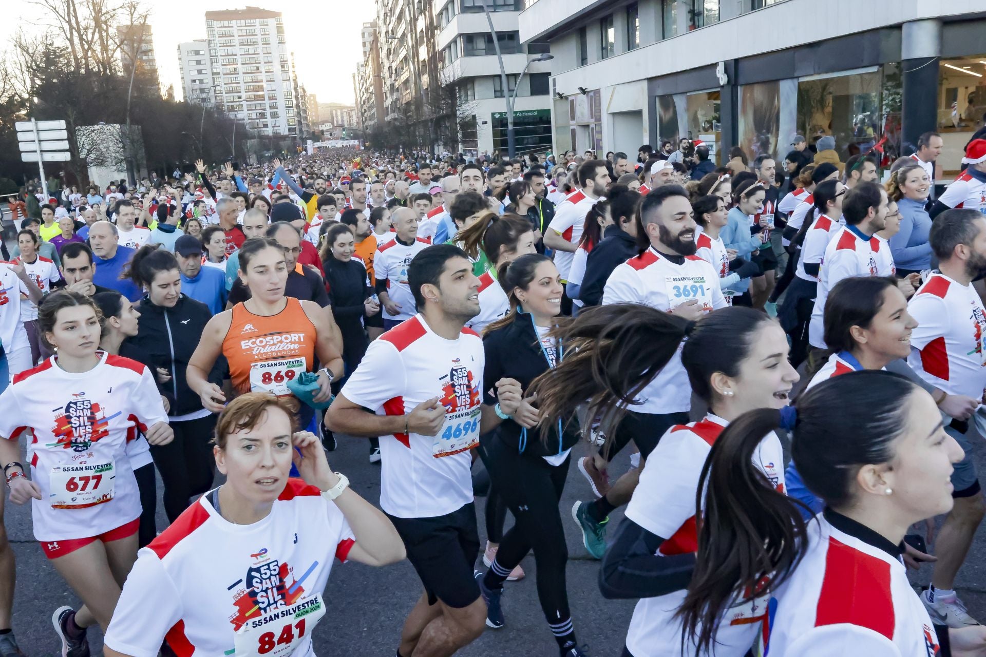 La San Silvestre vuela por las calles de Gijón