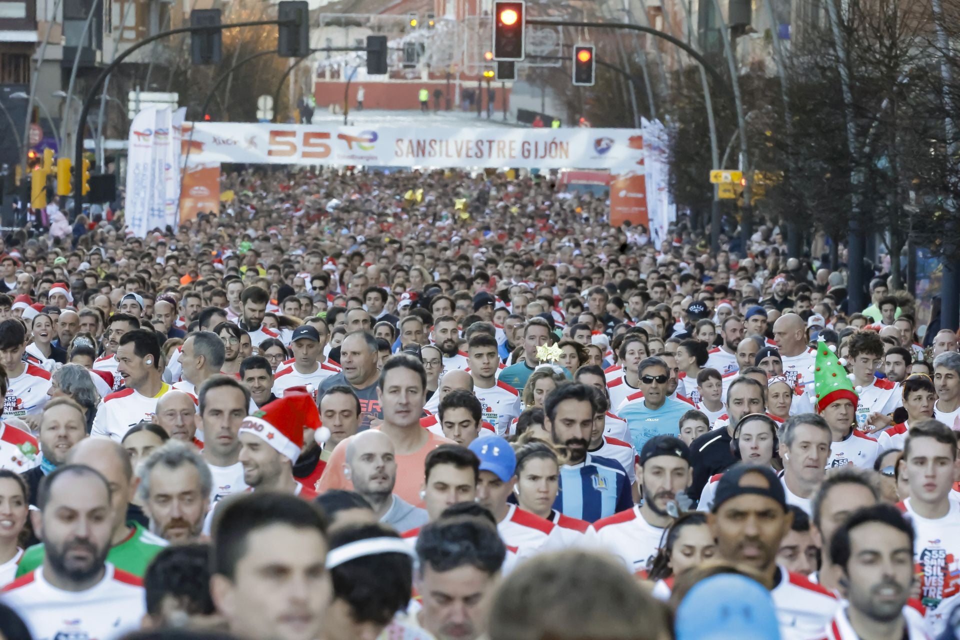 La San Silvestre vuela por las calles de Gijón