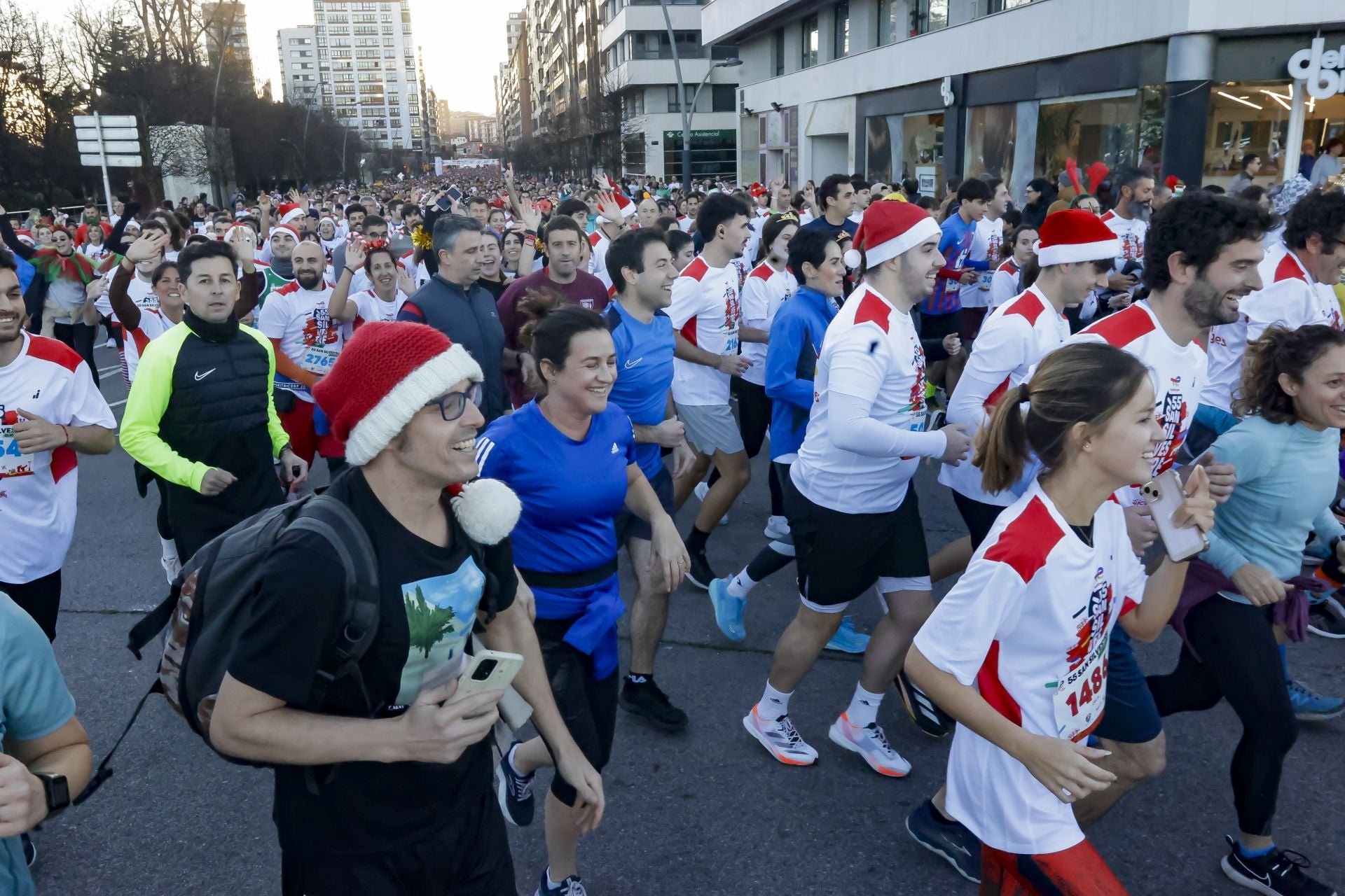 La San Silvestre vuela por las calles de Gijón