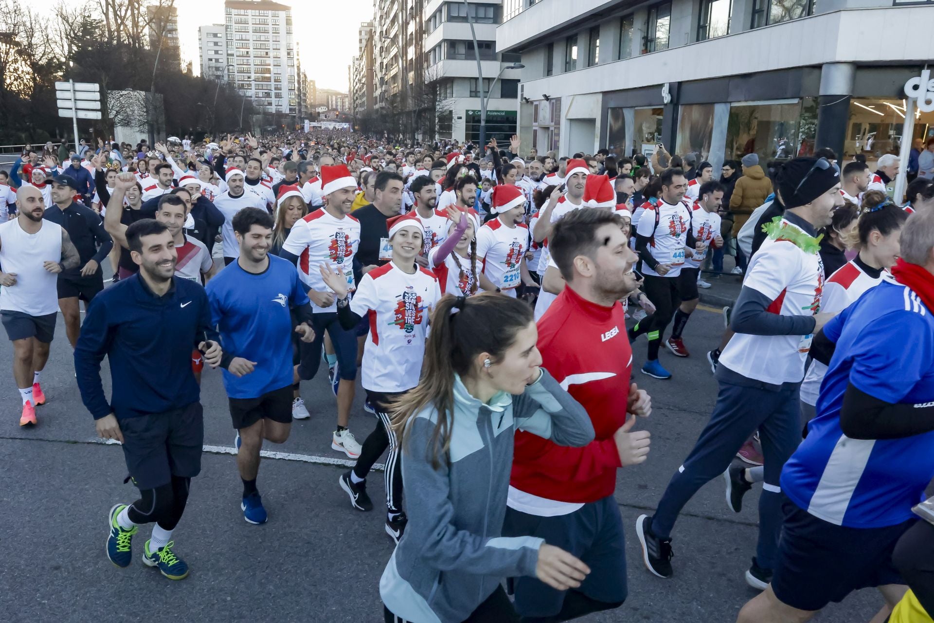 La San Silvestre vuela por las calles de Gijón