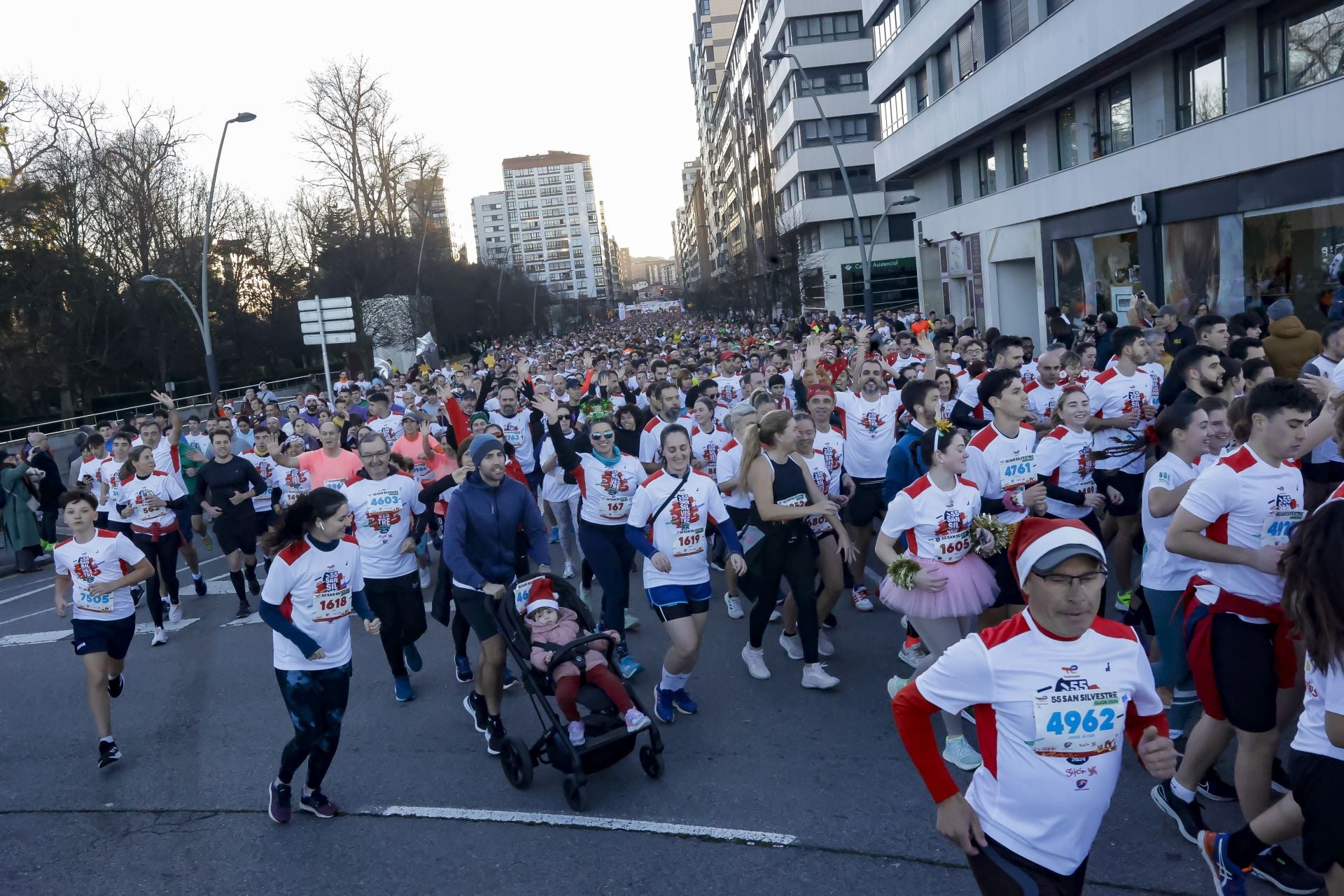 La San Silvestre vuela por las calles de Gijón