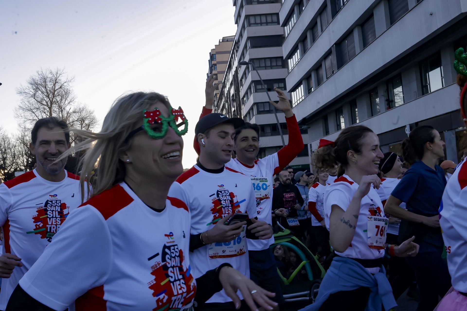 La San Silvestre vuela por las calles de Gijón