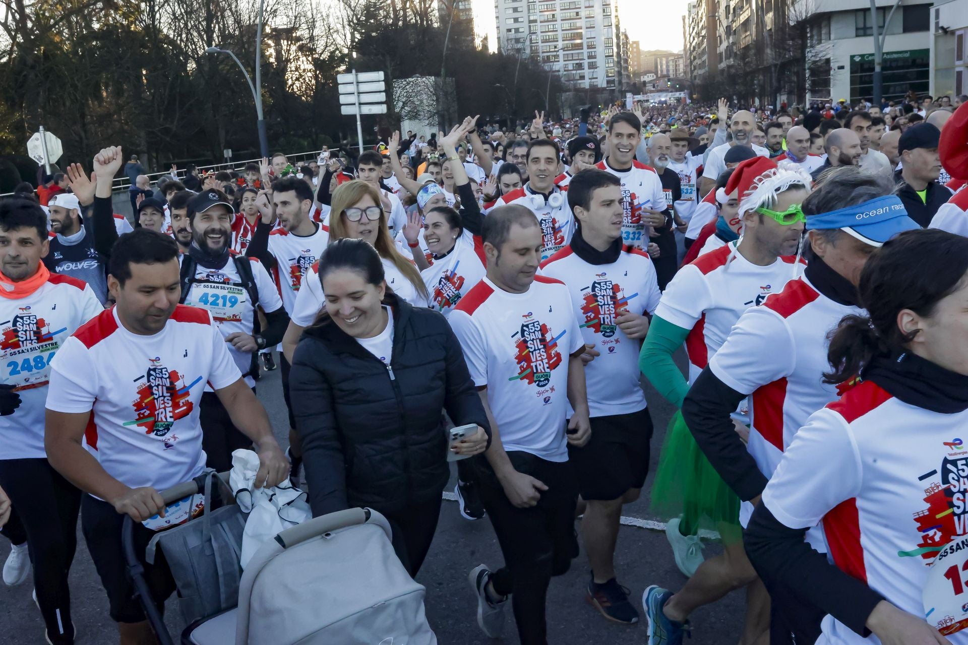 La San Silvestre vuela por las calles de Gijón