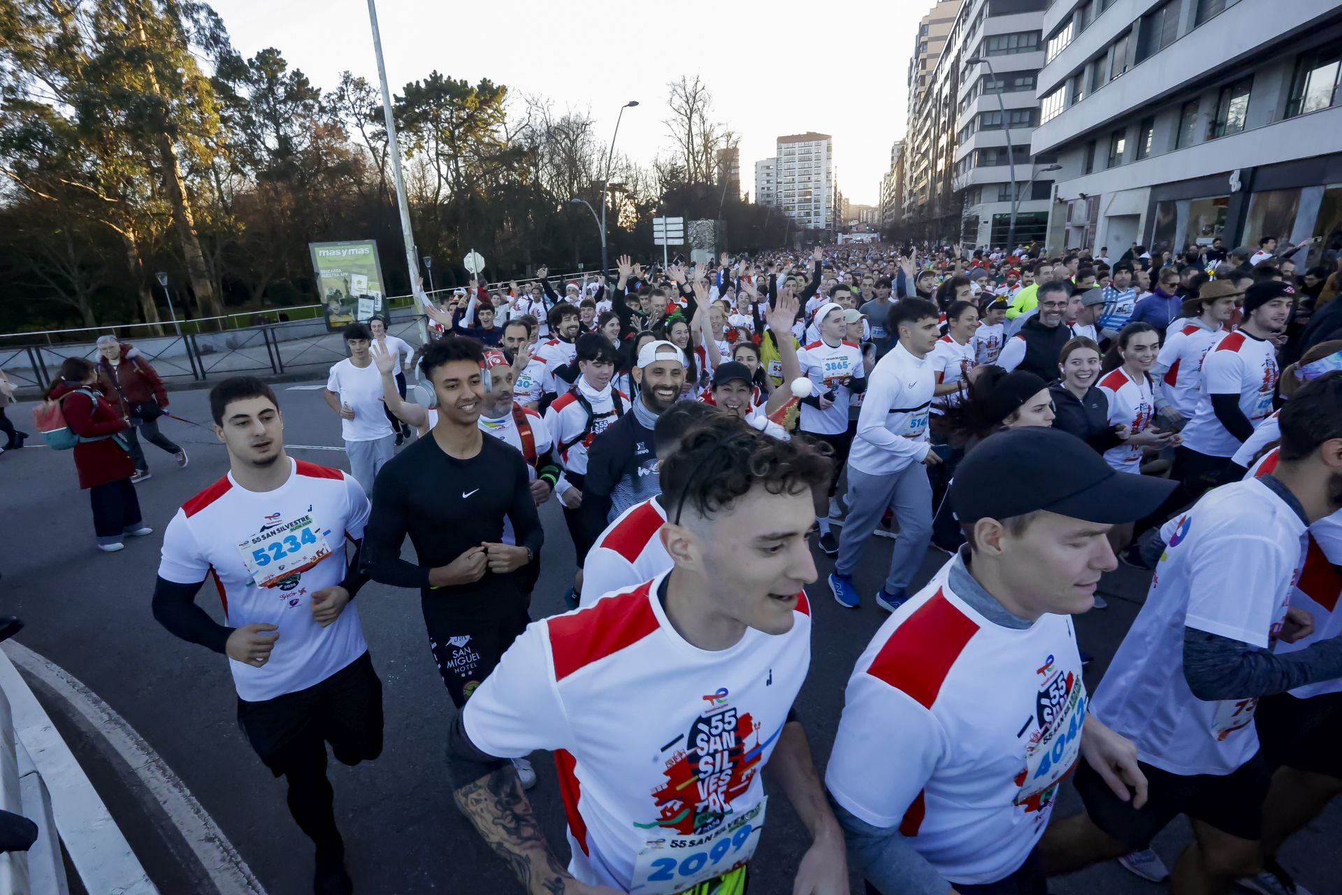 La San Silvestre vuela por las calles de Gijón