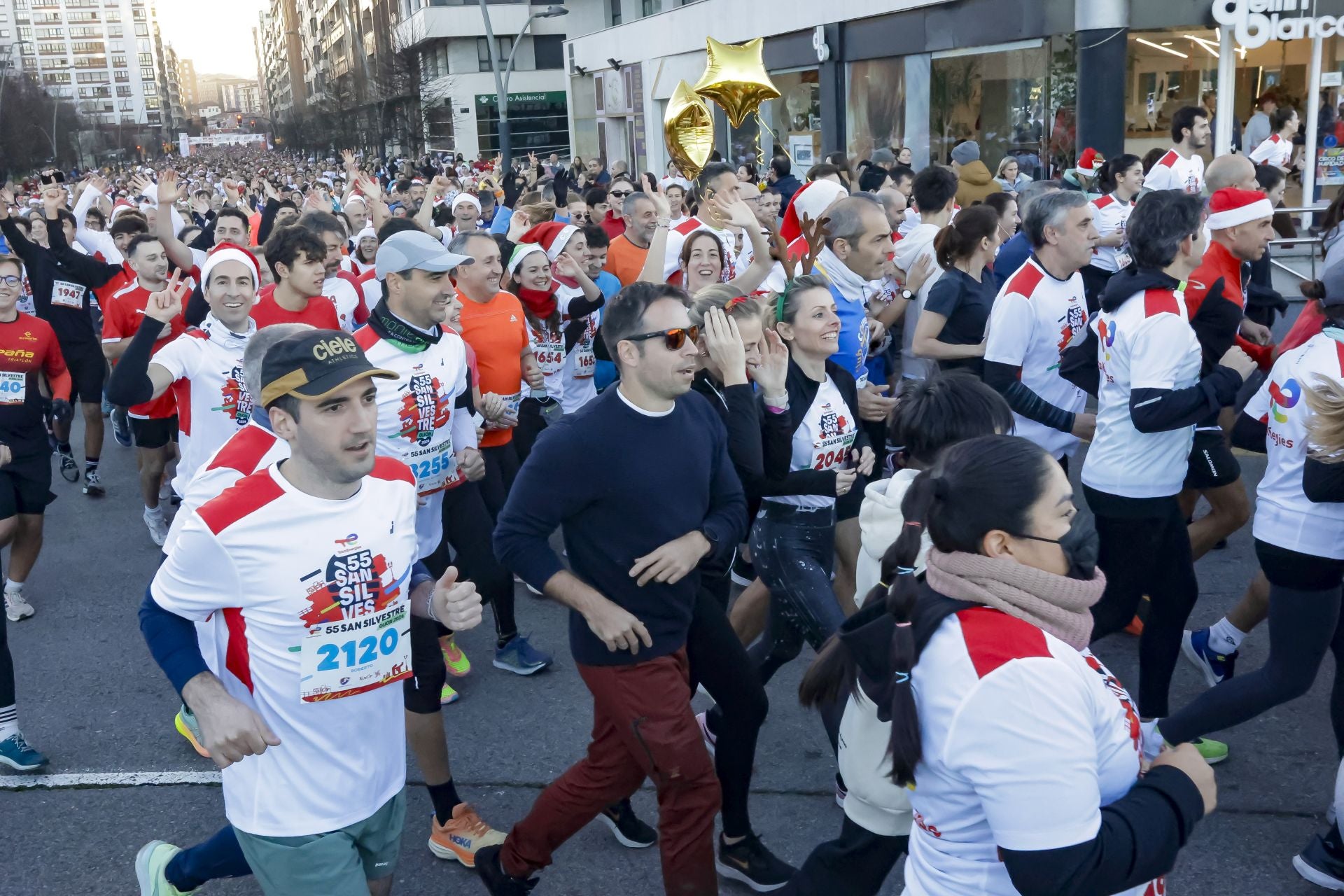 La San Silvestre vuela por las calles de Gijón