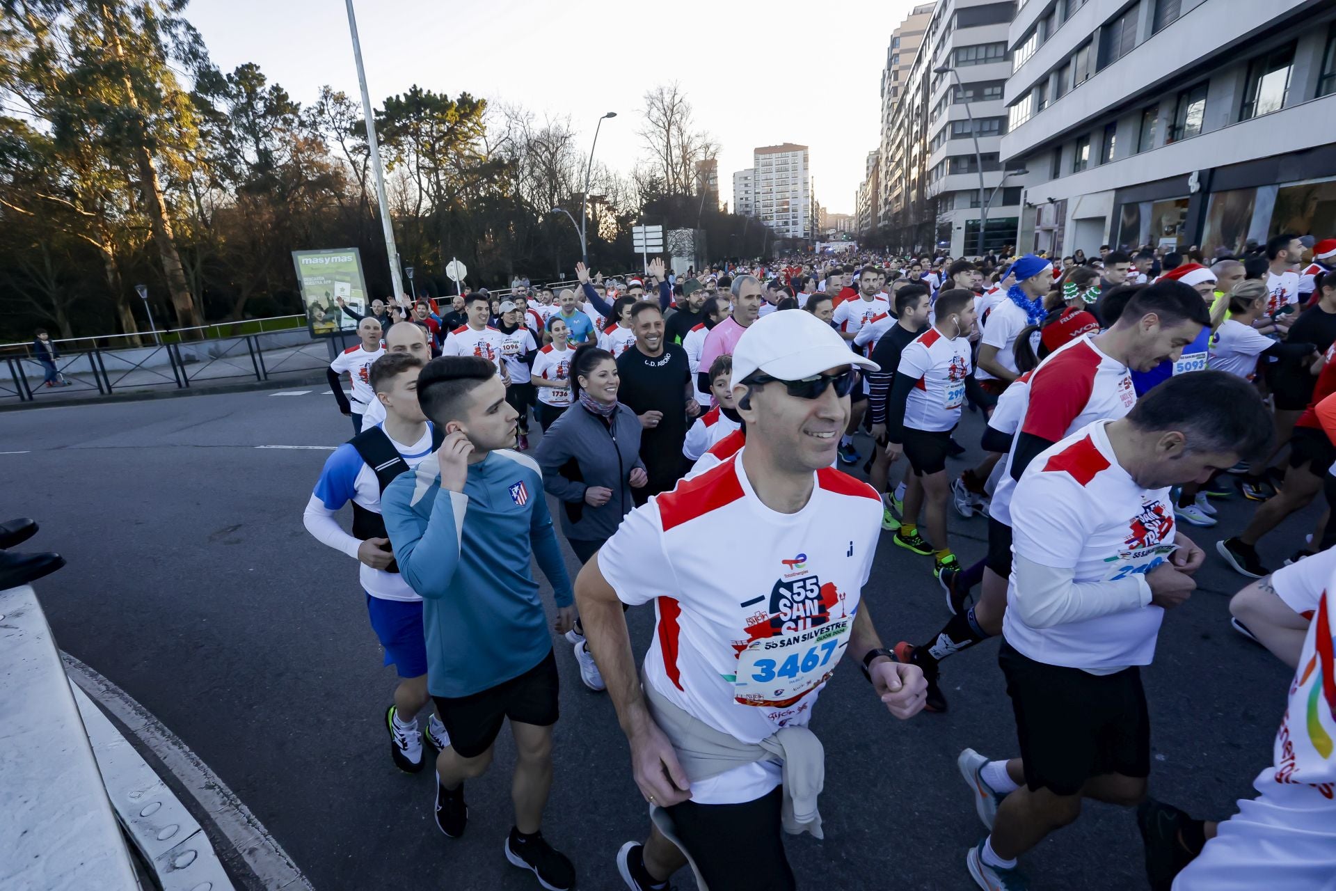 La San Silvestre vuela por las calles de Gijón