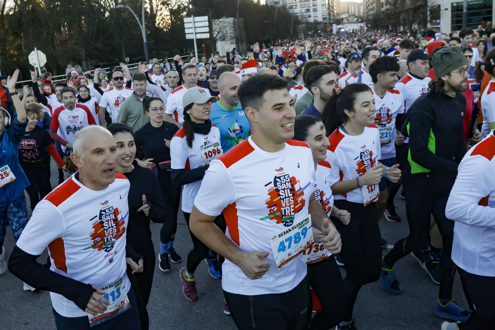 La San Silvestre vuela por las calles de Gijón