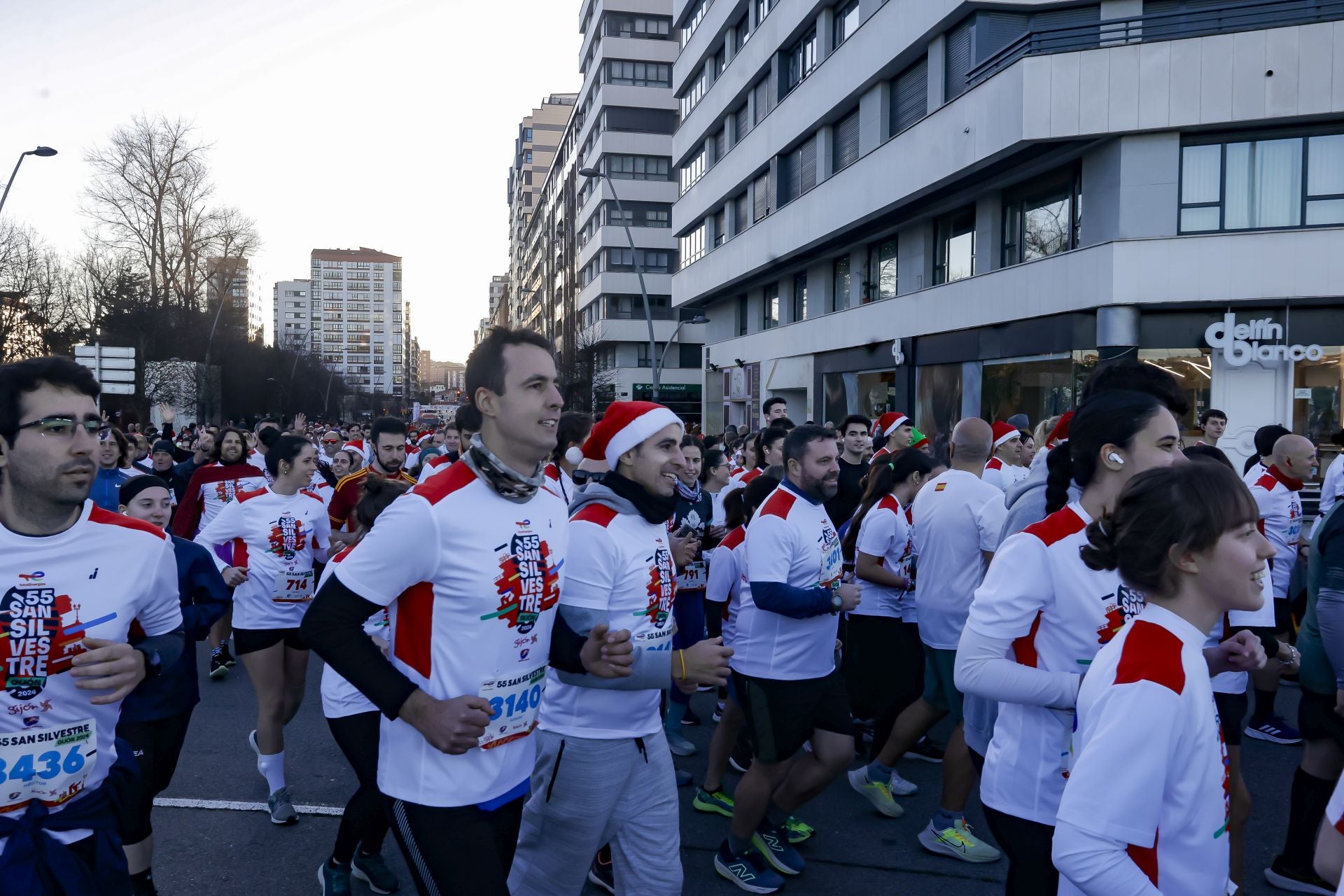 La San Silvestre vuela por las calles de Gijón