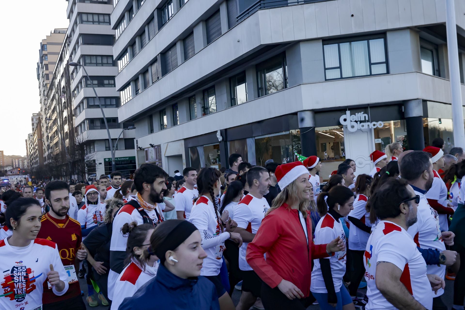 La San Silvestre vuela por las calles de Gijón