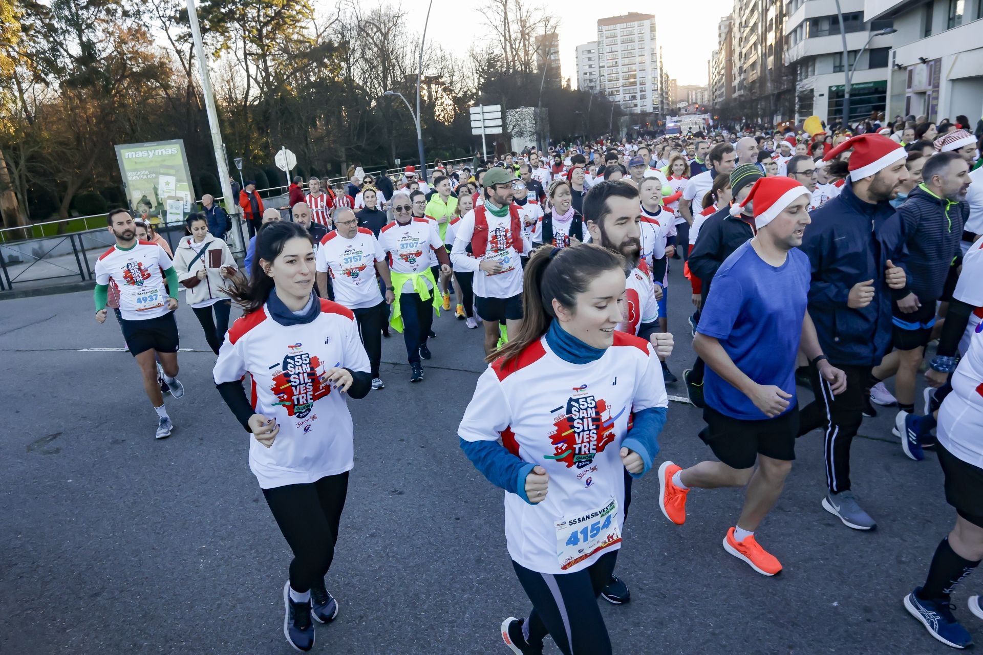 La San Silvestre vuela por las calles de Gijón