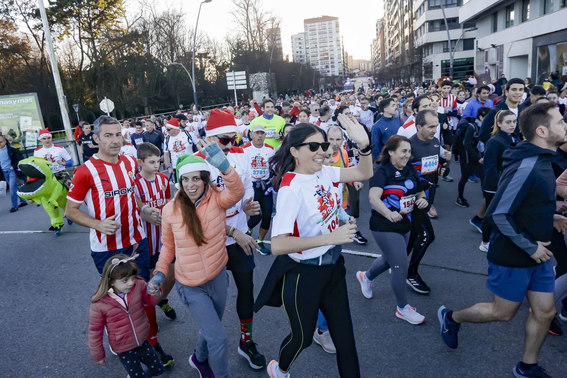 La San Silvestre vuela por las calles de Gijón