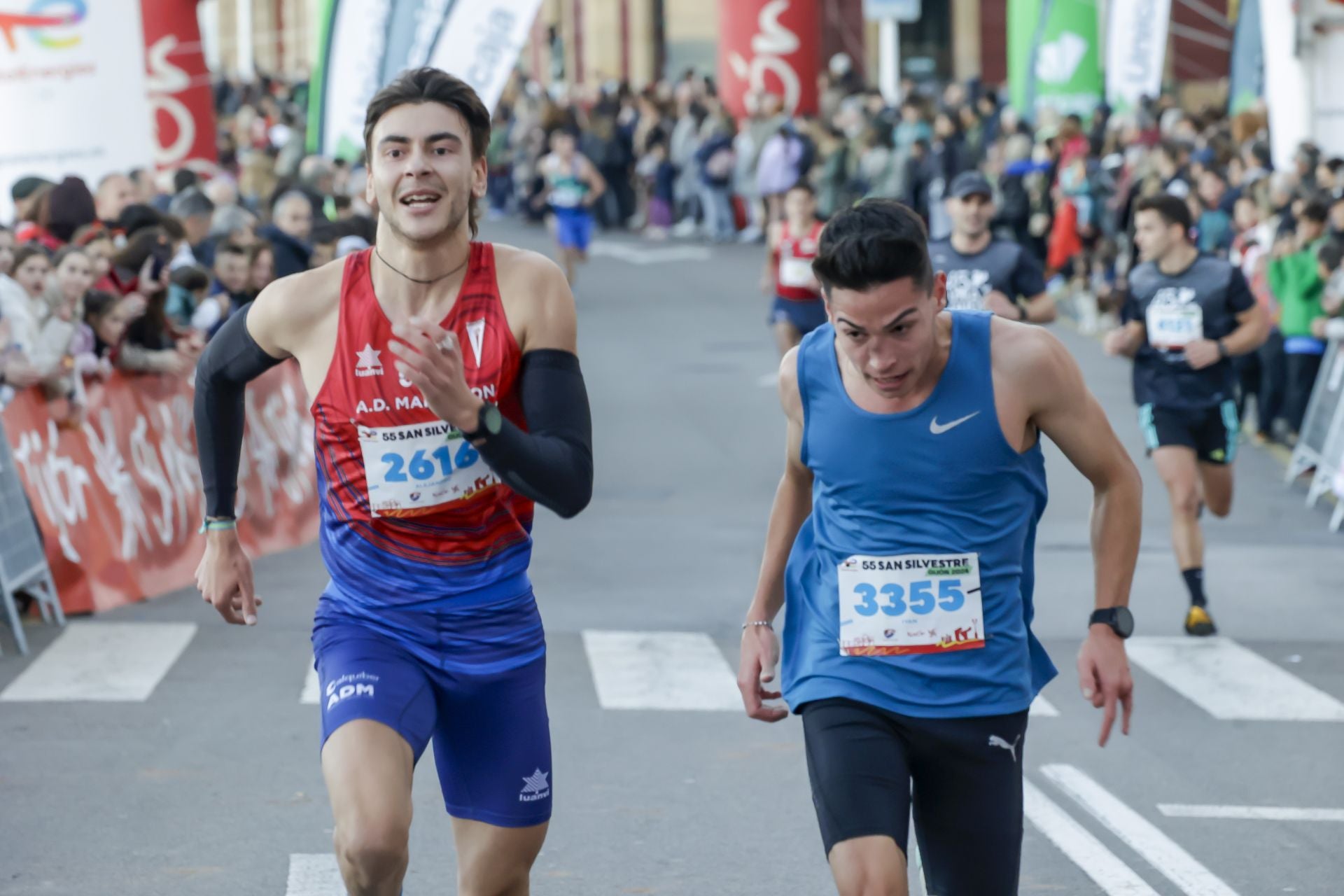 La San Silvestre vuela por las calles de Gijón