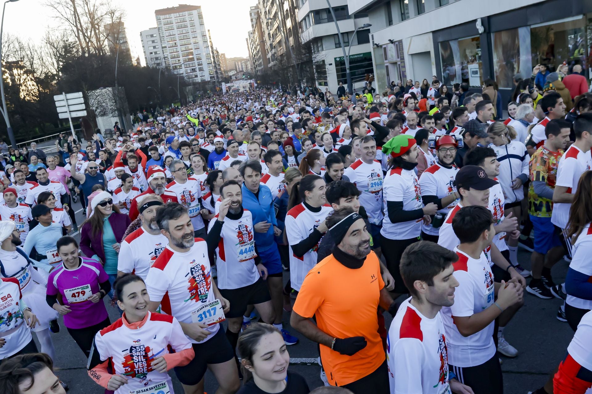 La San Silvestre vuela por las calles de Gijón