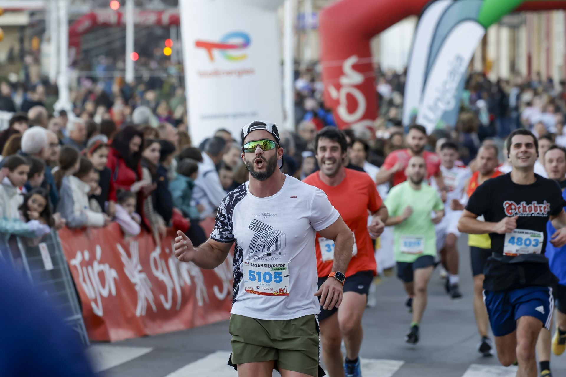 La San Silvestre vuela por las calles de Gijón