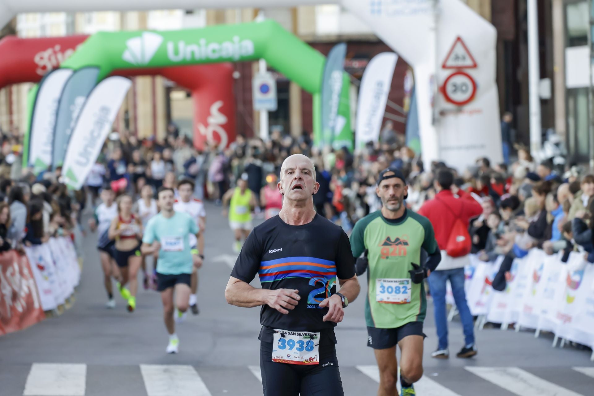 La San Silvestre vuela por las calles de Gijón