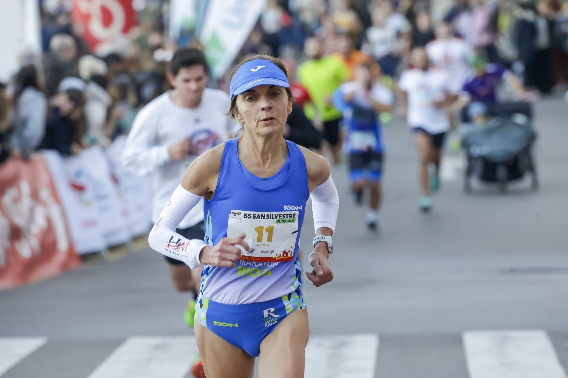 La San Silvestre vuela por las calles de Gijón