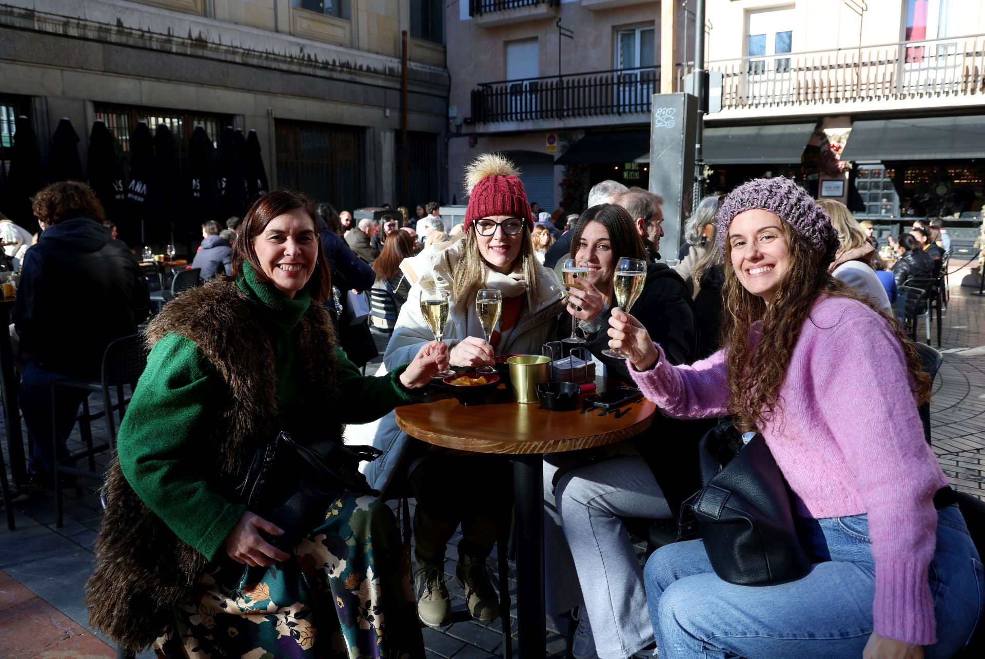 Asturias, de terraceo para brindar por el nuevo año