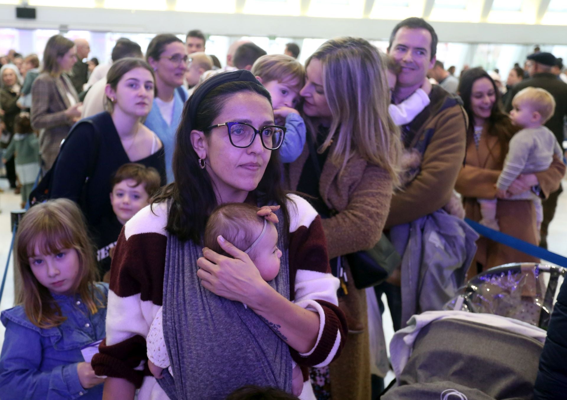 Cartas en mano y con una ilusión desbordante: así ha sido la recepción de los Reyes Magos a los niños de Oviedo