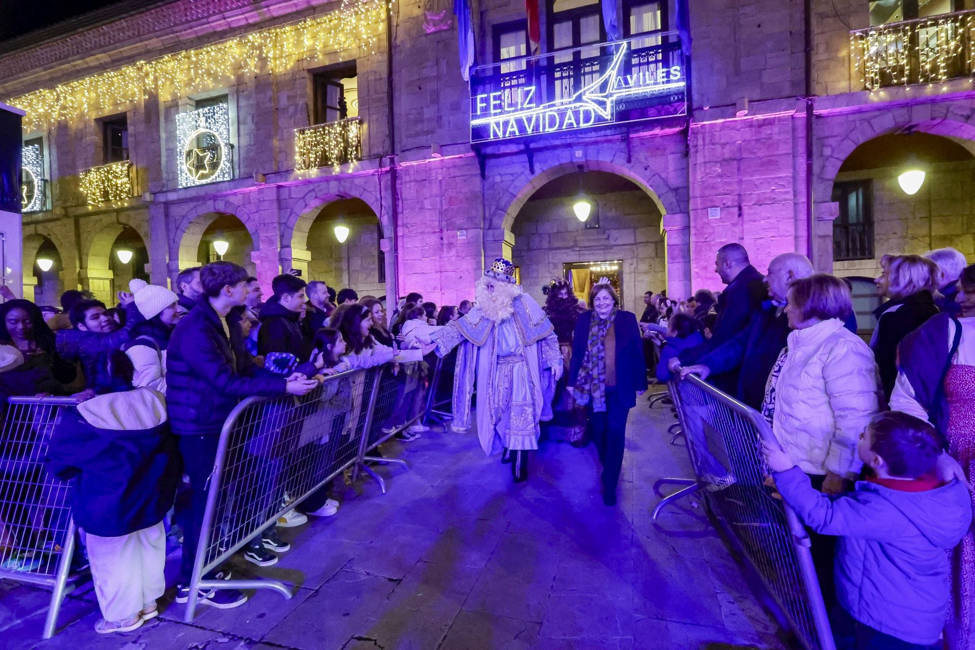 ¡Vivan los Reyes Magos!: Avilés estalla de ilusión en una cabalgata mágica