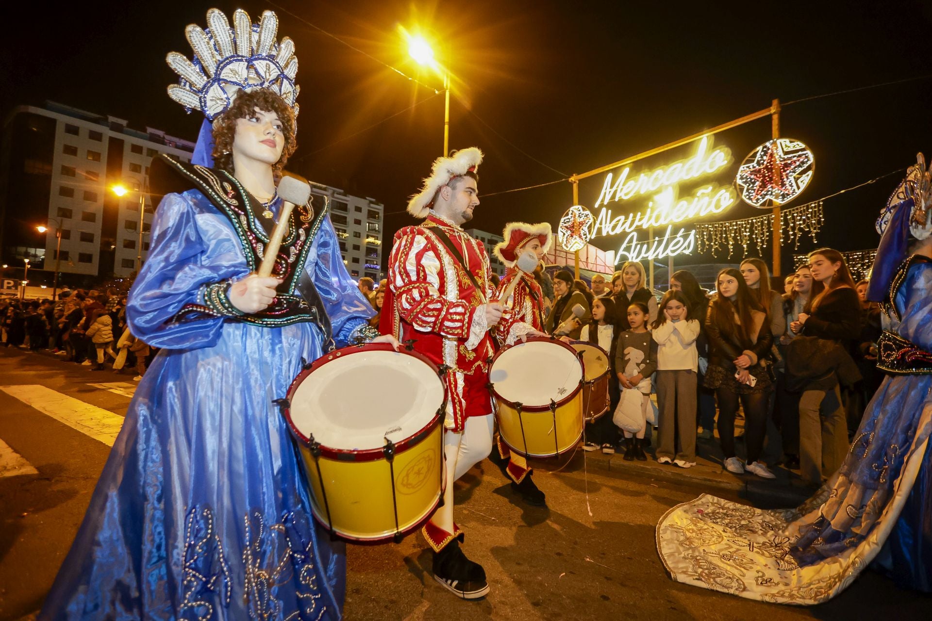 ¡Vivan los Reyes Magos!: Avilés estalla de ilusión en una cabalgata mágica