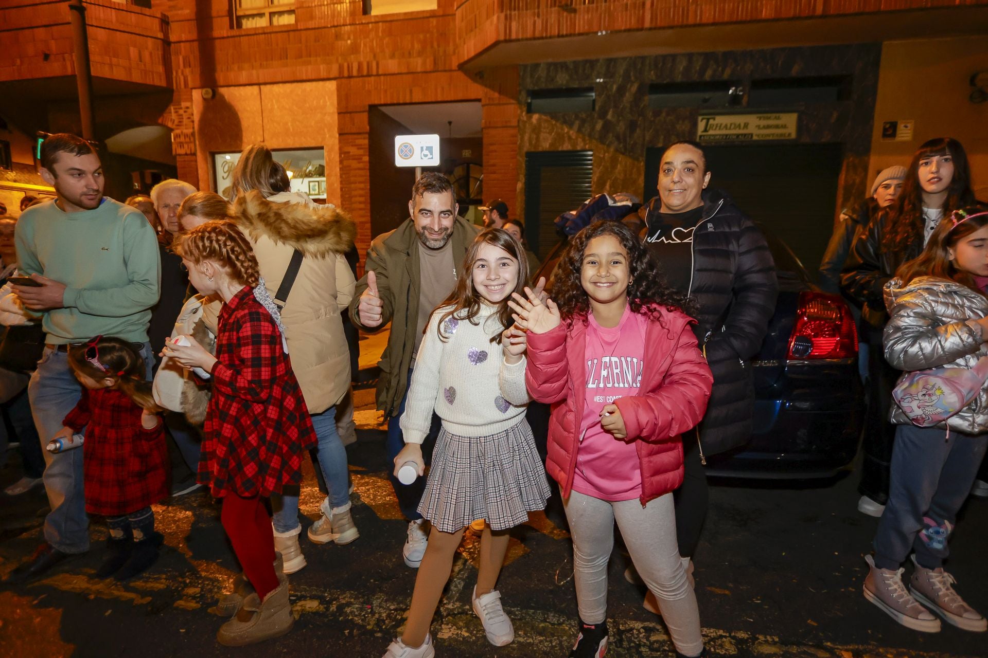 ¡Vivan los Reyes Magos!: Avilés estalla de ilusión en una cabalgata mágica