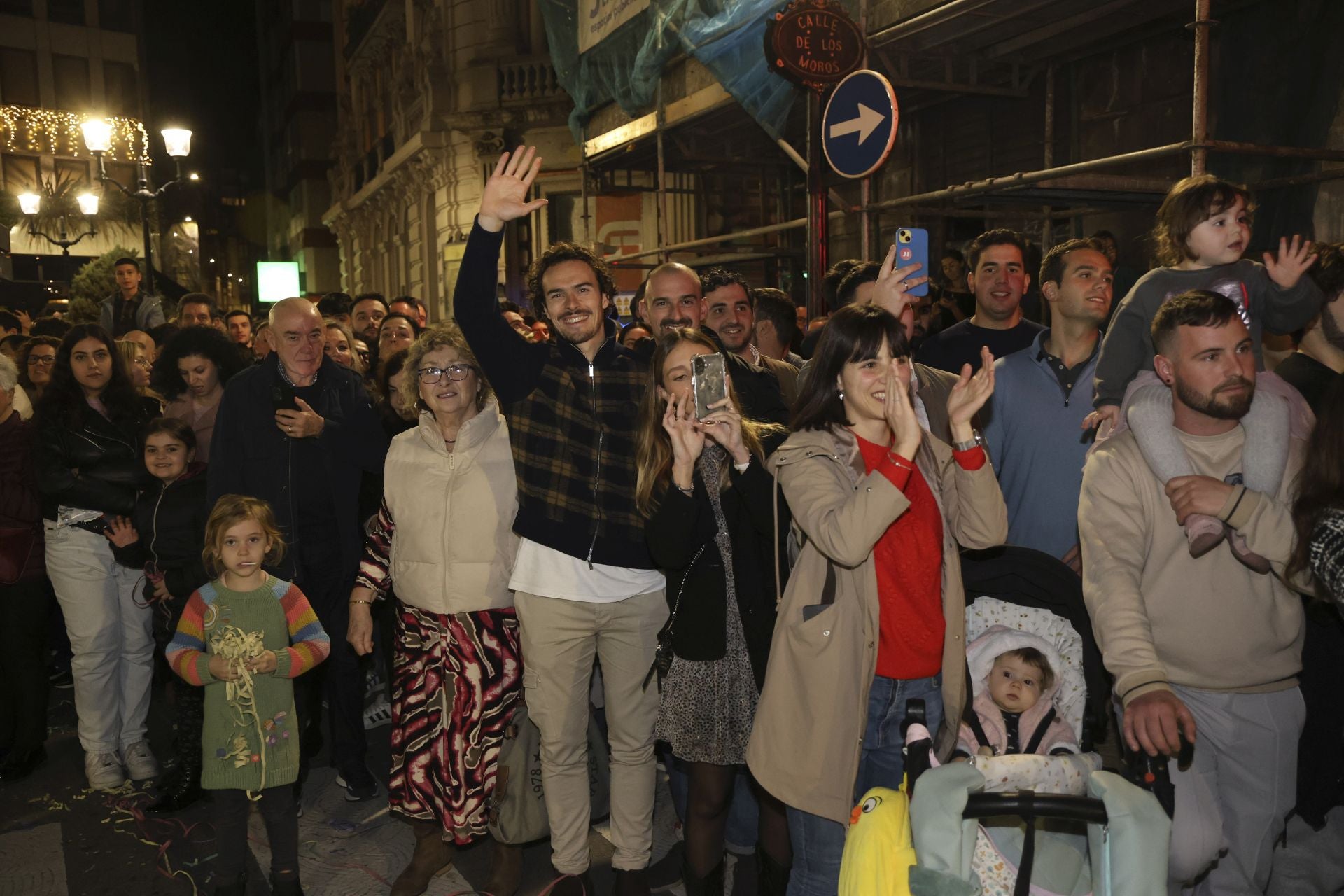 Los Reyes Magos regalan alegría en Gijón en una cabalgata mágica