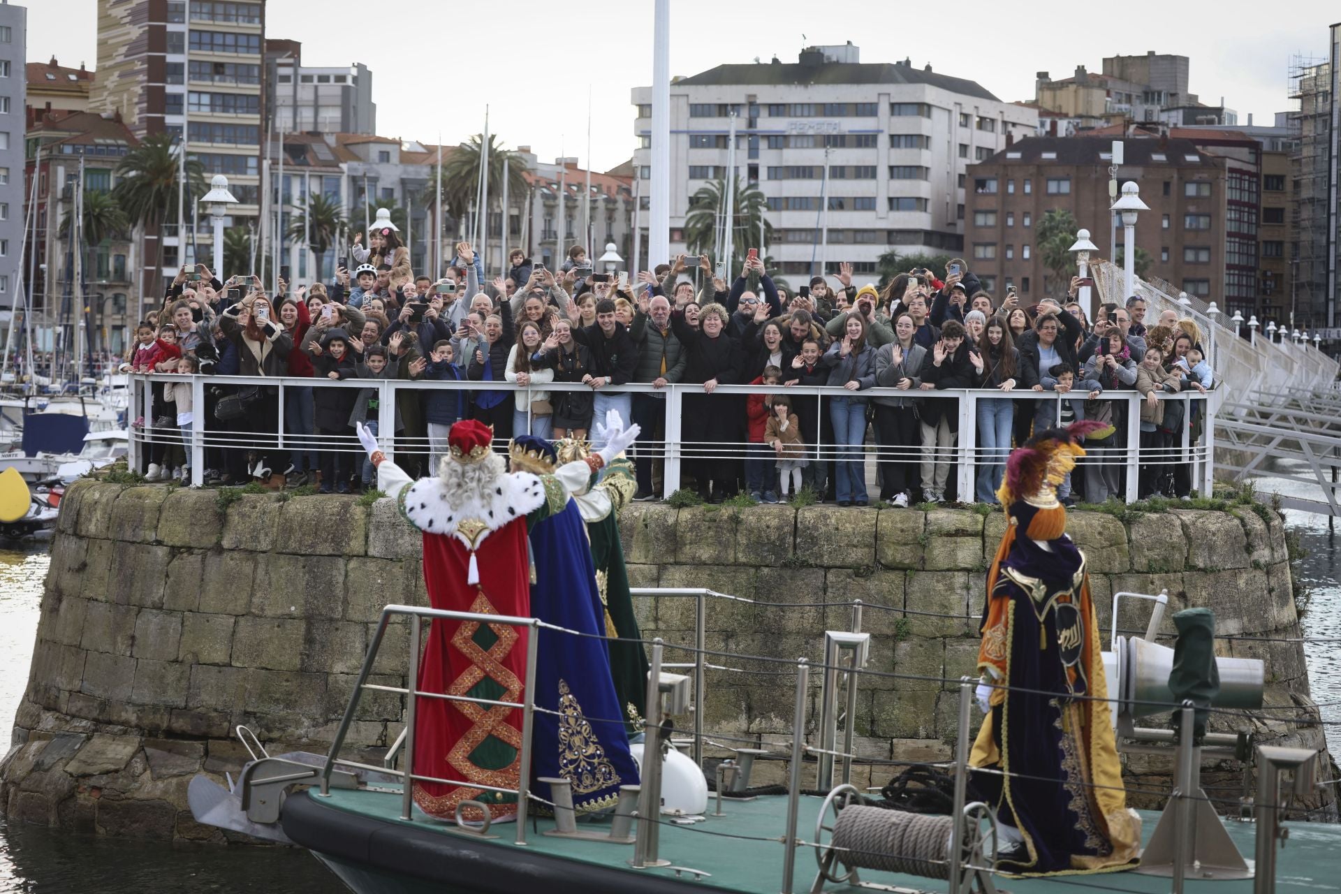 Las imágenes de la llegada de los Reyes Magos a Gijón