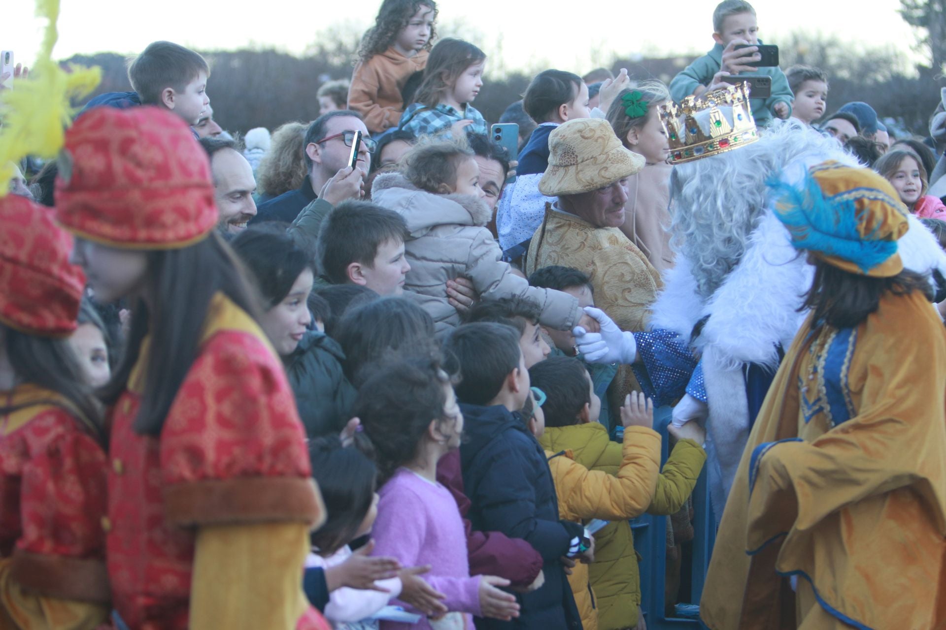 Los Reyes Magos llegan hasta en ultraligero: así recibieron a los niños en Llanera