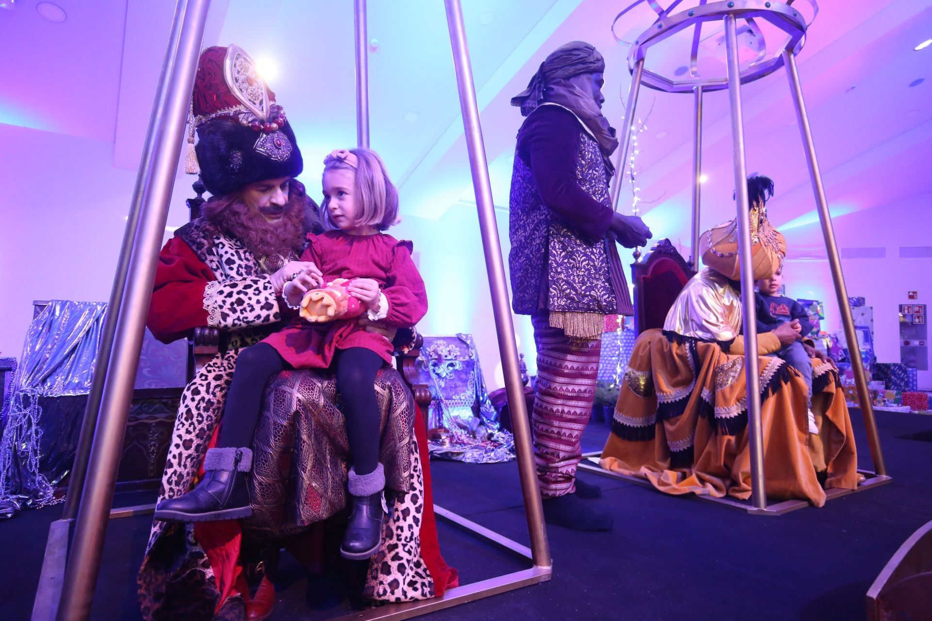 En imágenes: recepción de los Reyes Magos a los niños de Oviedo