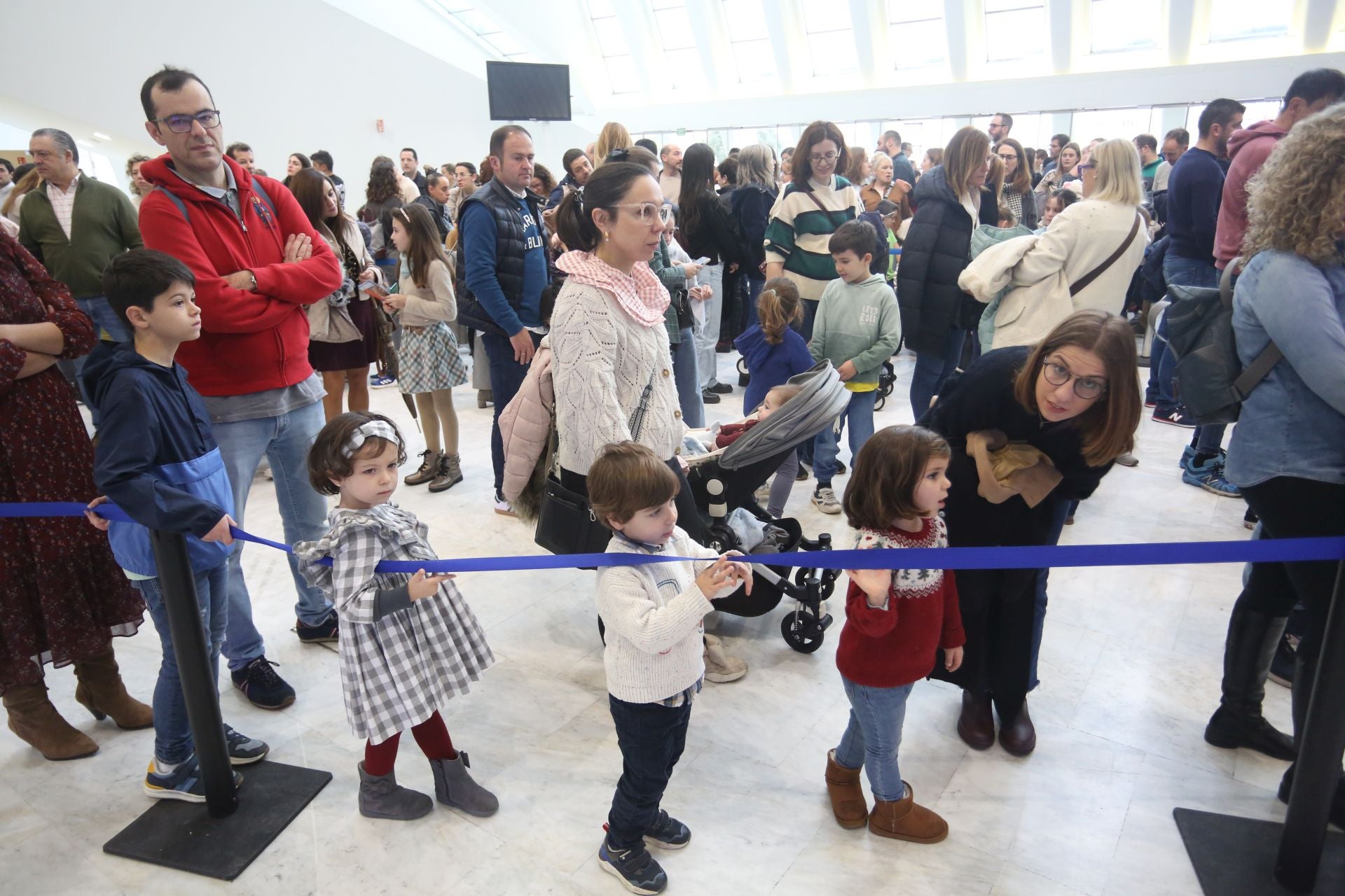 En imágenes: recepción de los Reyes Magos a los niños de Oviedo