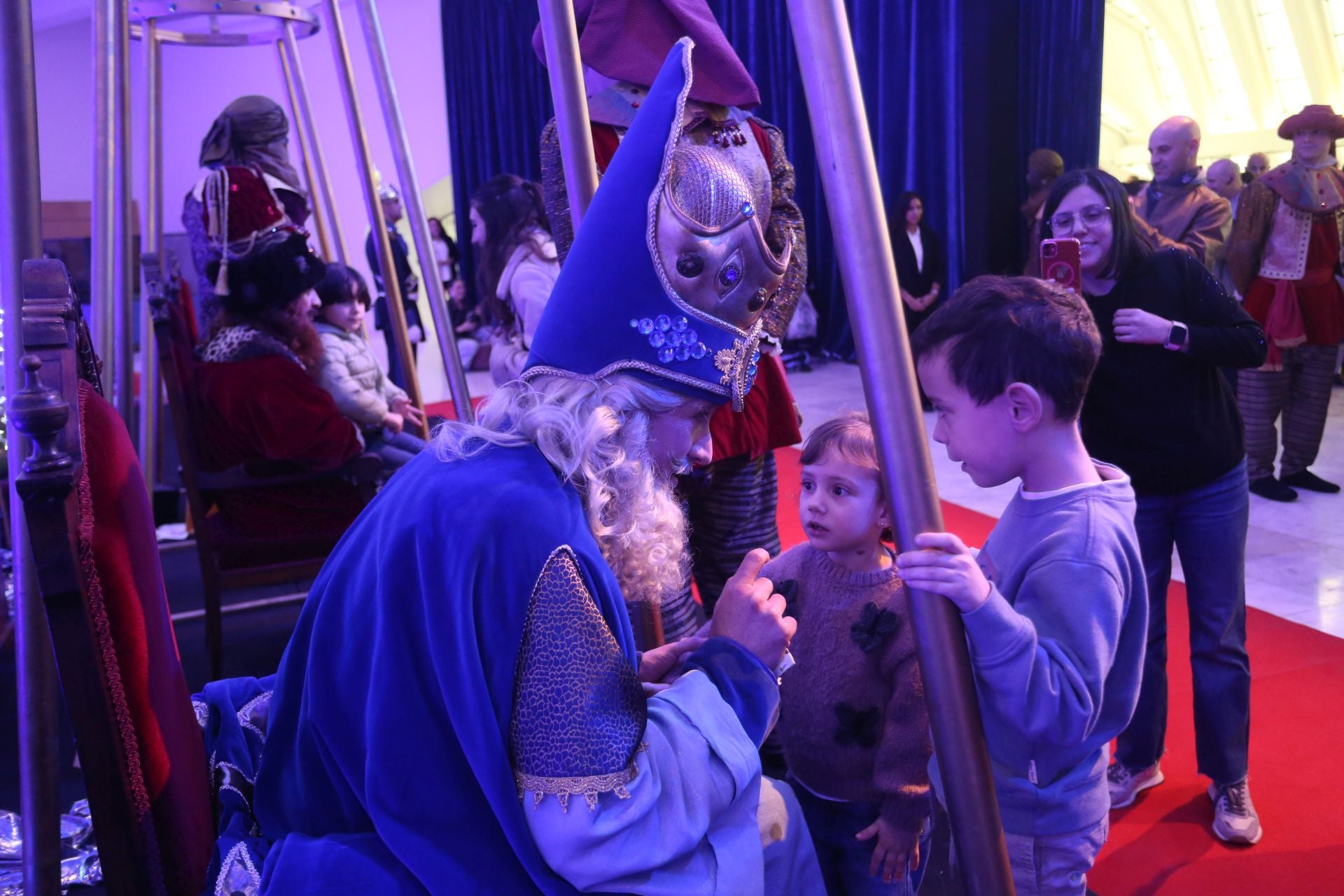 En imágenes: recepción de los Reyes Magos a los niños de Oviedo