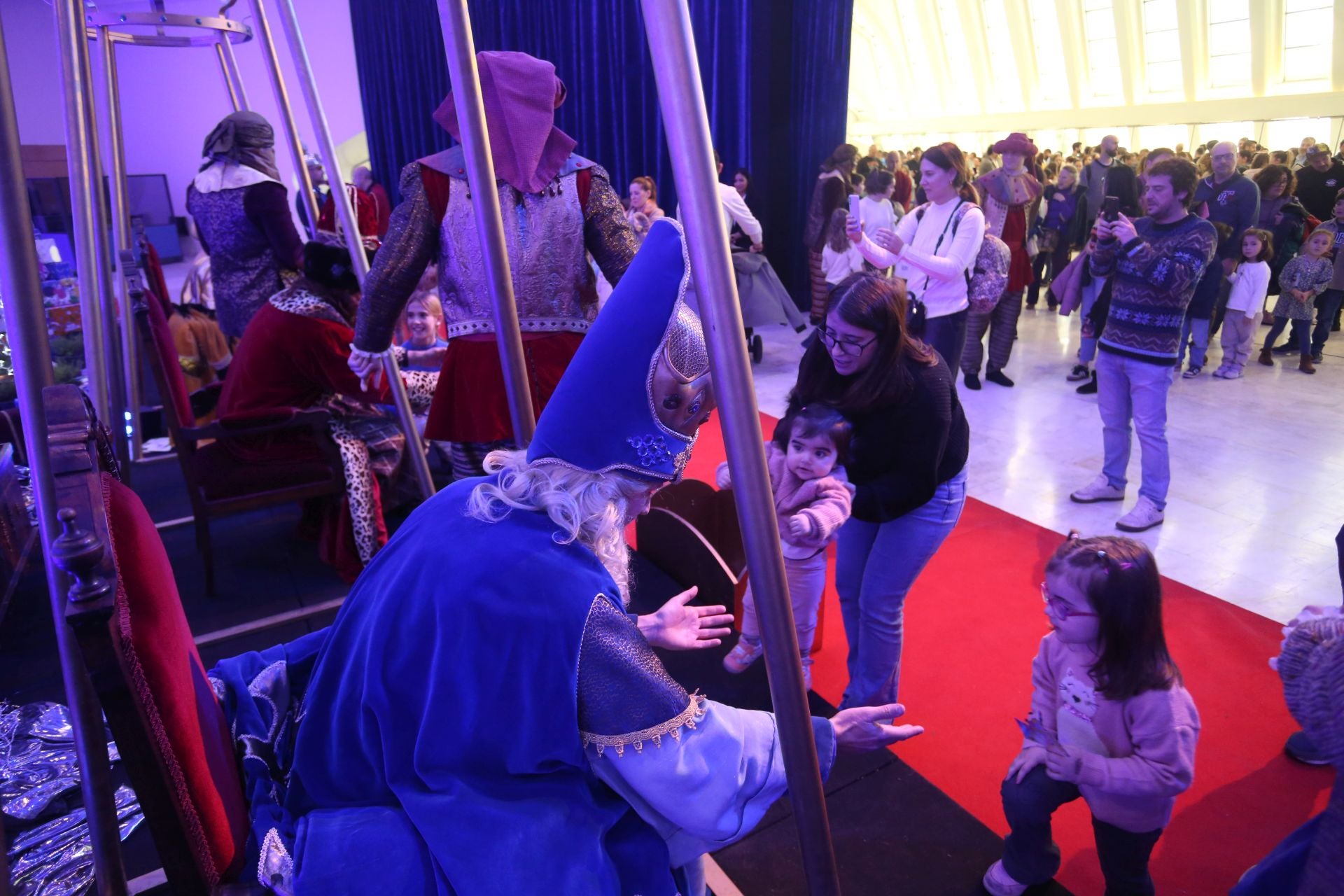 En imágenes: recepción de los Reyes Magos a los niños de Oviedo