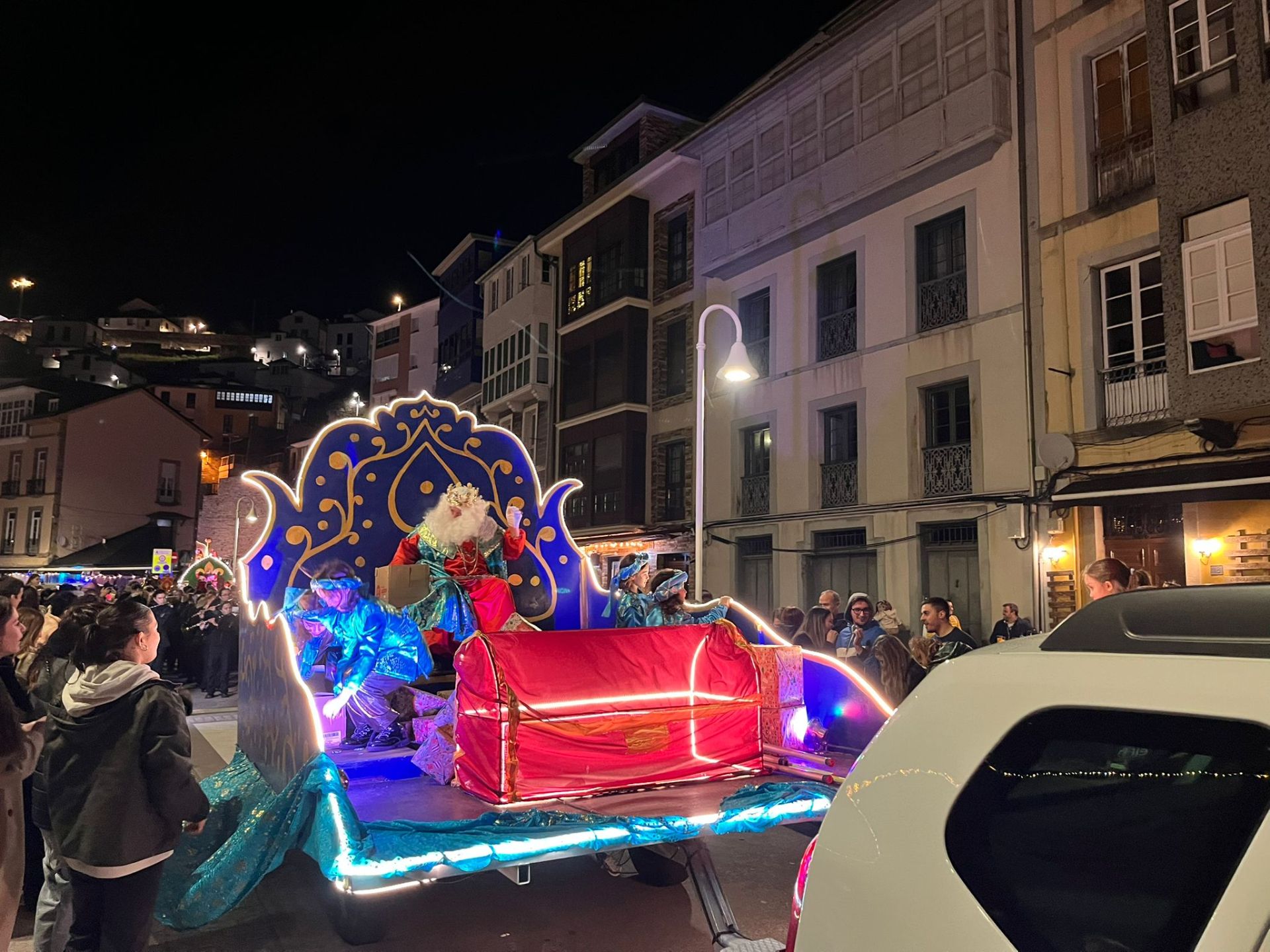 Cabalgatas de oriente a occidente: las imágenes de los Reyes Magos a su paso por Asturias