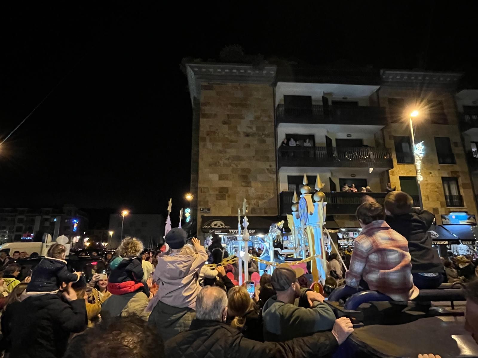 Cabalgatas de oriente a occidente: las imágenes de los Reyes Magos a su paso por Asturias