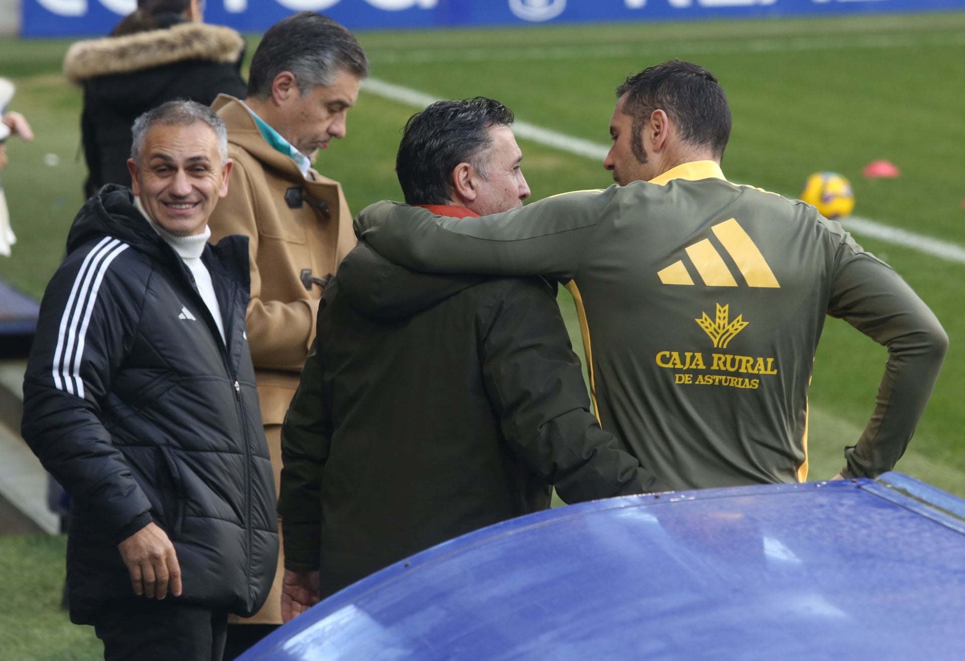 Entrenamiento del Real Oviedo en el día de Reyes mirando al derbi