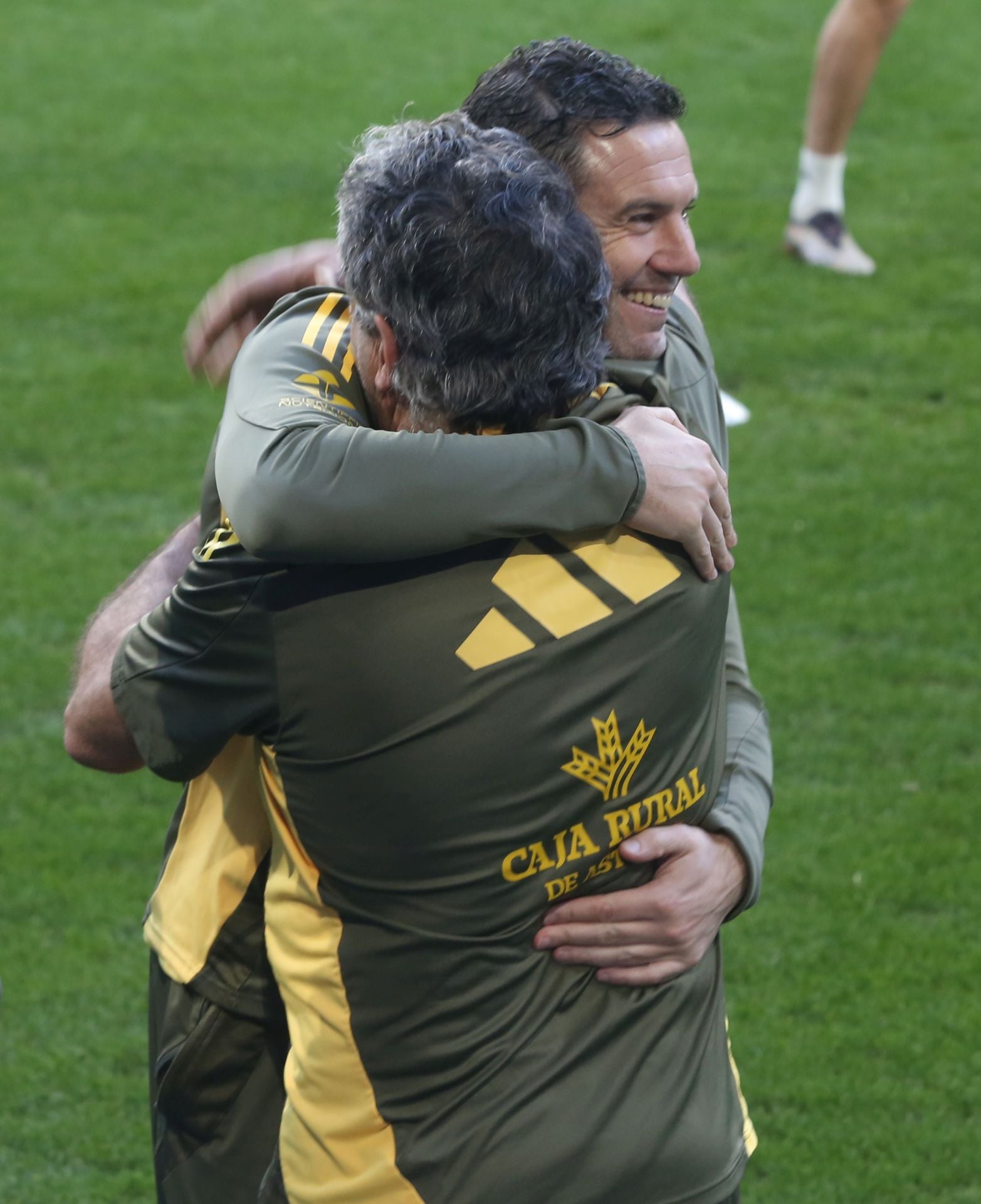Entrenamiento del Real Oviedo en el día de Reyes mirando al derbi