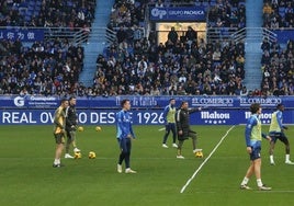 Entrenamiento del Real Oviedo en el día de Reyes mirando al derbi