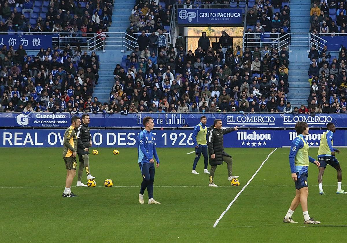 Entrenamiento del Real Oviedo en el día de Reyes mirando al derbi