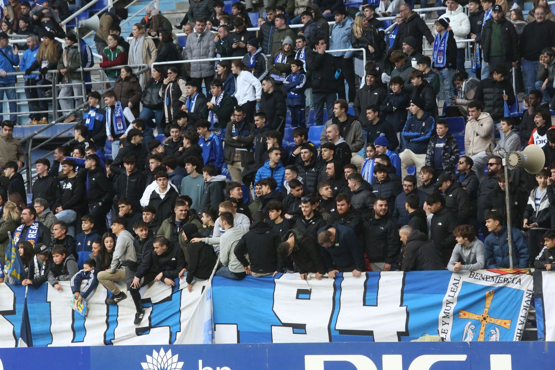 Entrenamiento del Real Oviedo en el día de Reyes mirando al derbi