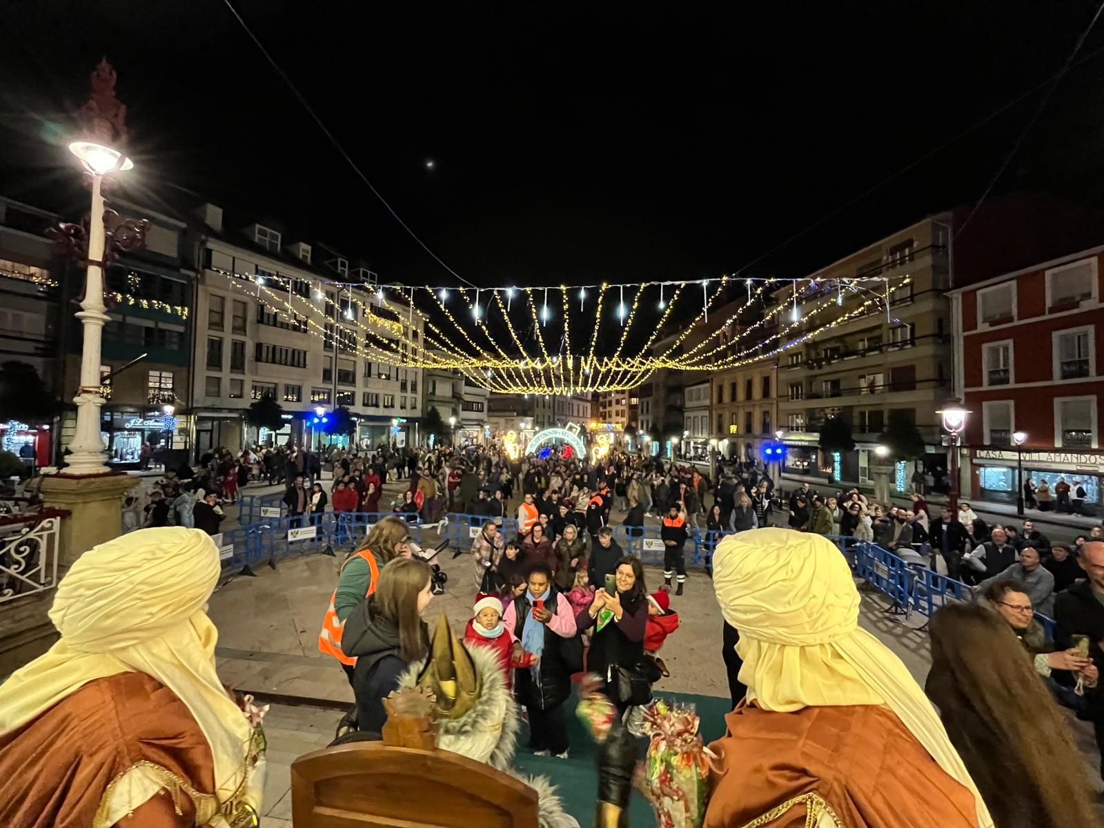 Cabalgatas de oriente a occidente: las imágenes de los Reyes Magos a su paso por Asturias