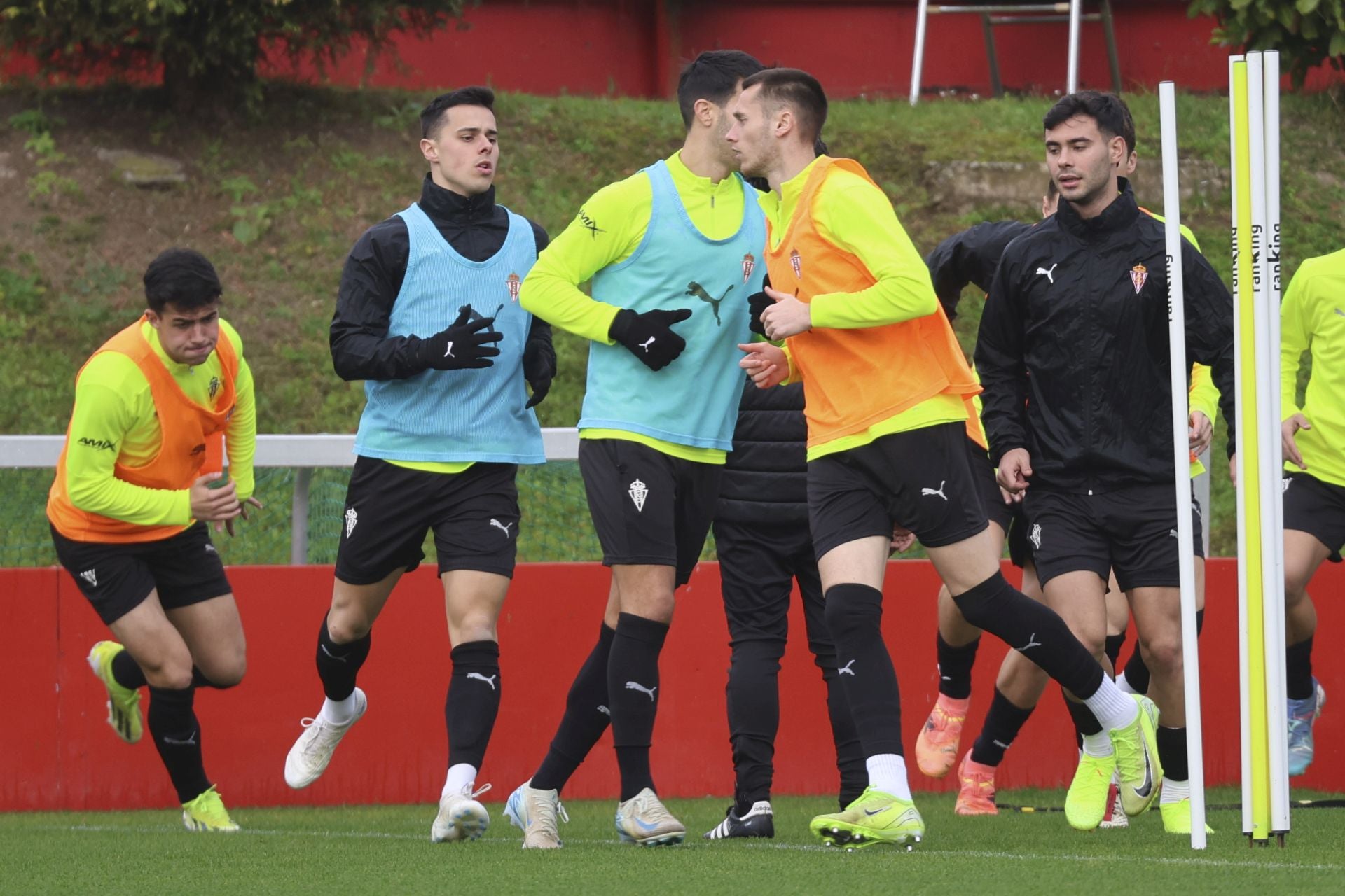 Entrenamiento del Sporting: objetivo, el derbi