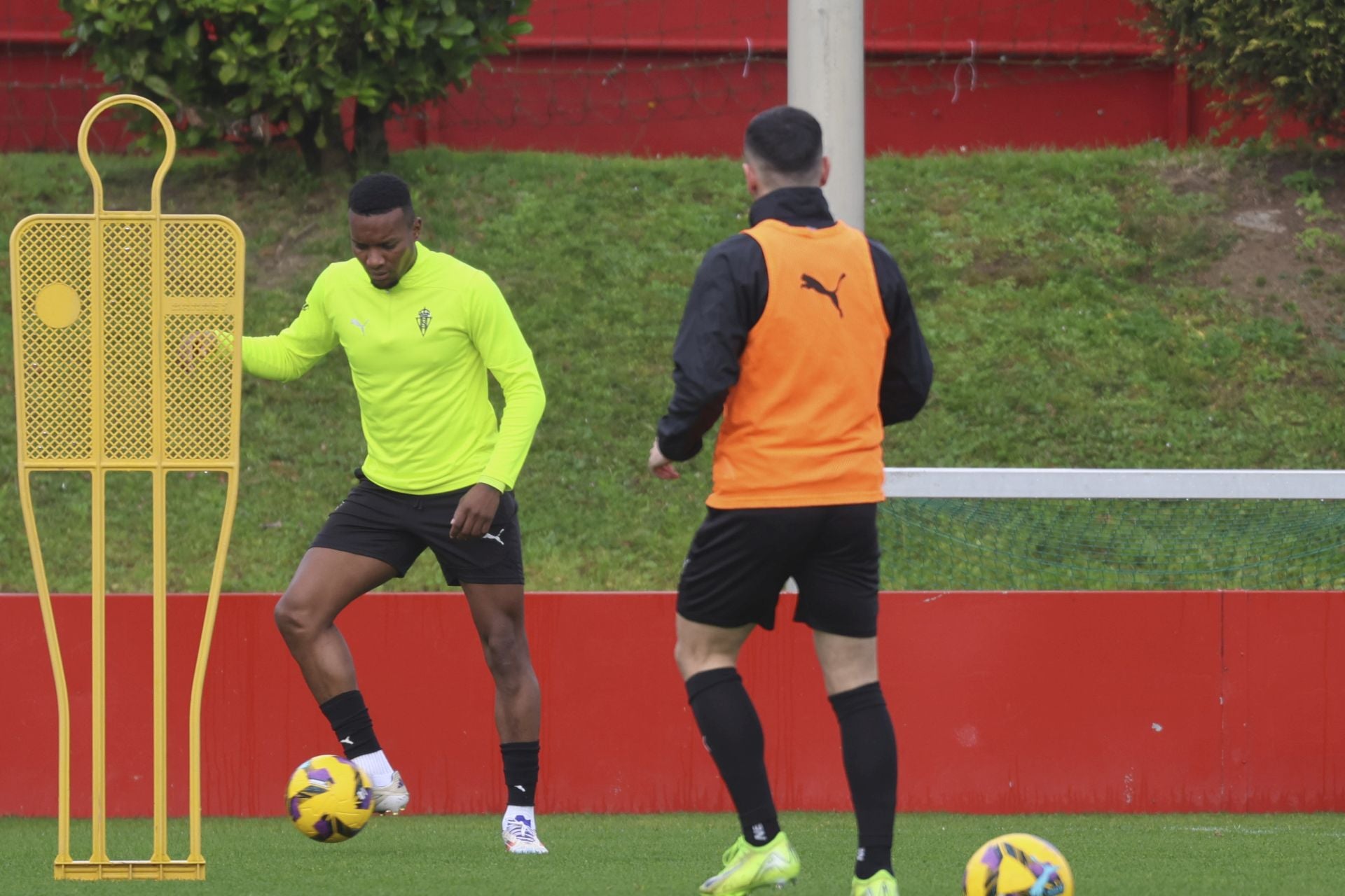 Entrenamiento del Sporting: objetivo, el derbi