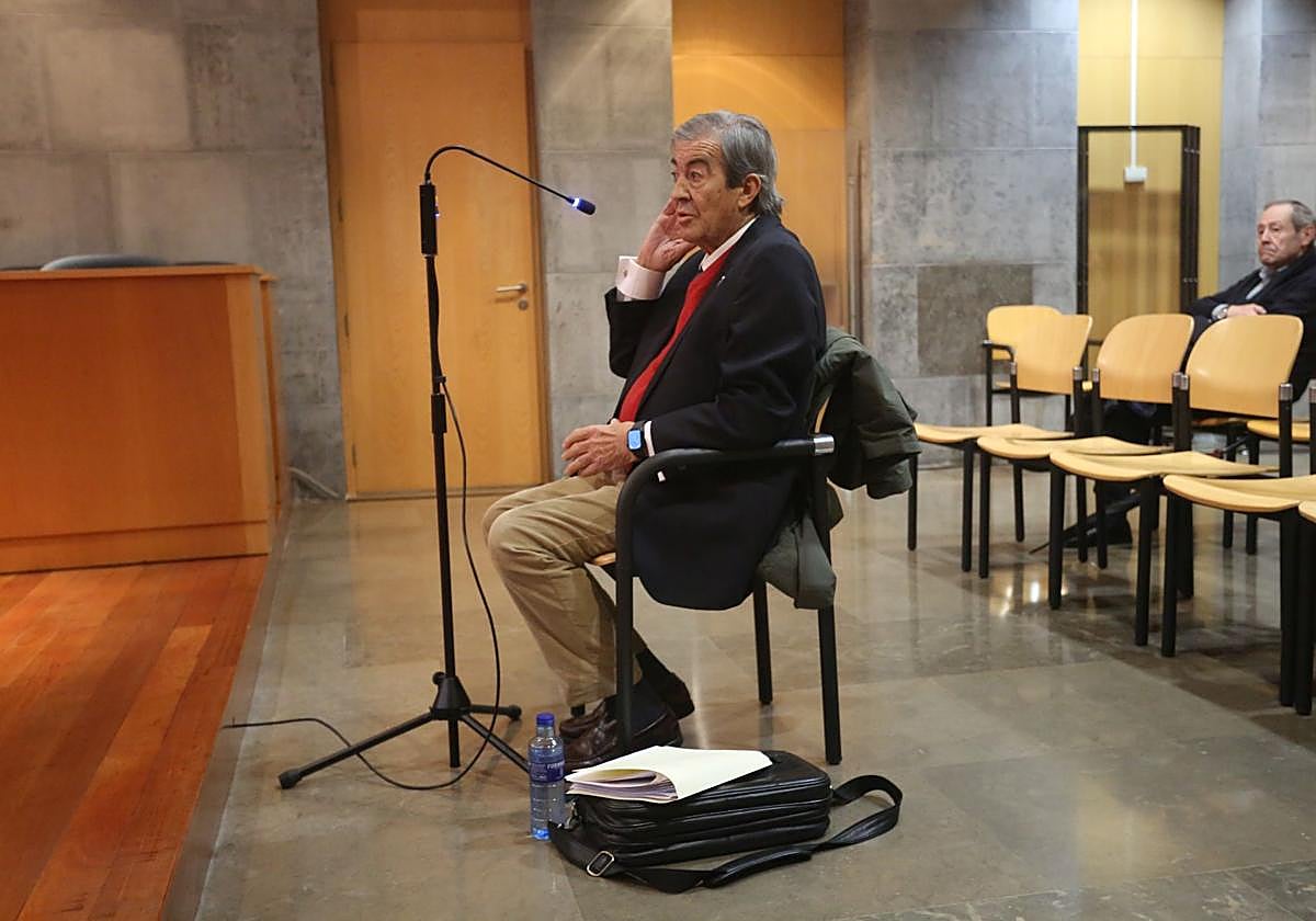 Cascos defiende ante el juez que Foro pagara sus gastos personales dado su alto «compromiso político»