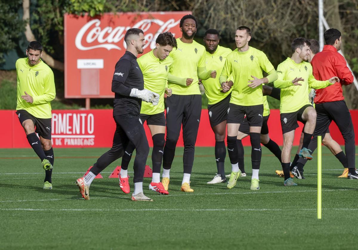 El último entrenamiento del Sporting de Gijón antes del derbi, en fotos