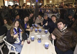 Ambientazo en los bares de Oviedo por el derbi asturiano