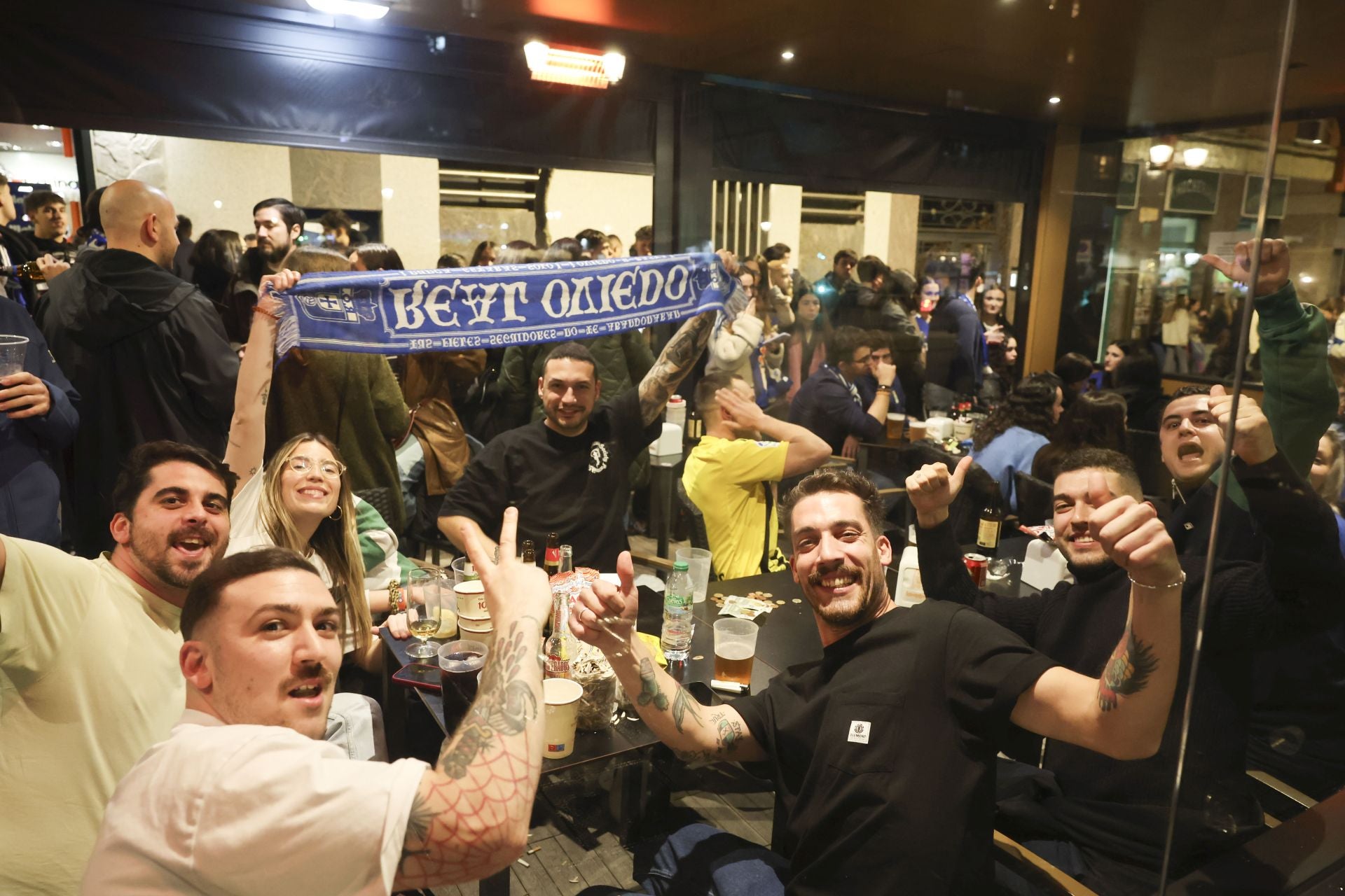 Ambientazo en los bares de Oviedo por el derbi asturiano