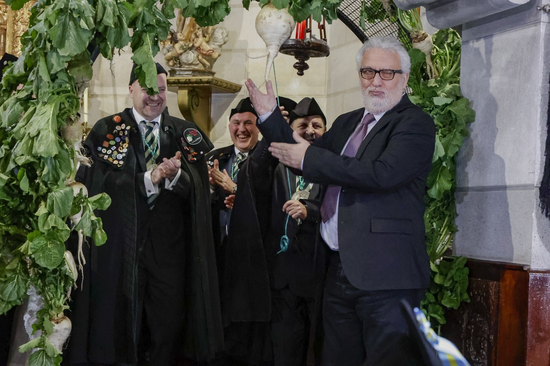 Las fotos del ritual del nabo de La Foz de Morcín