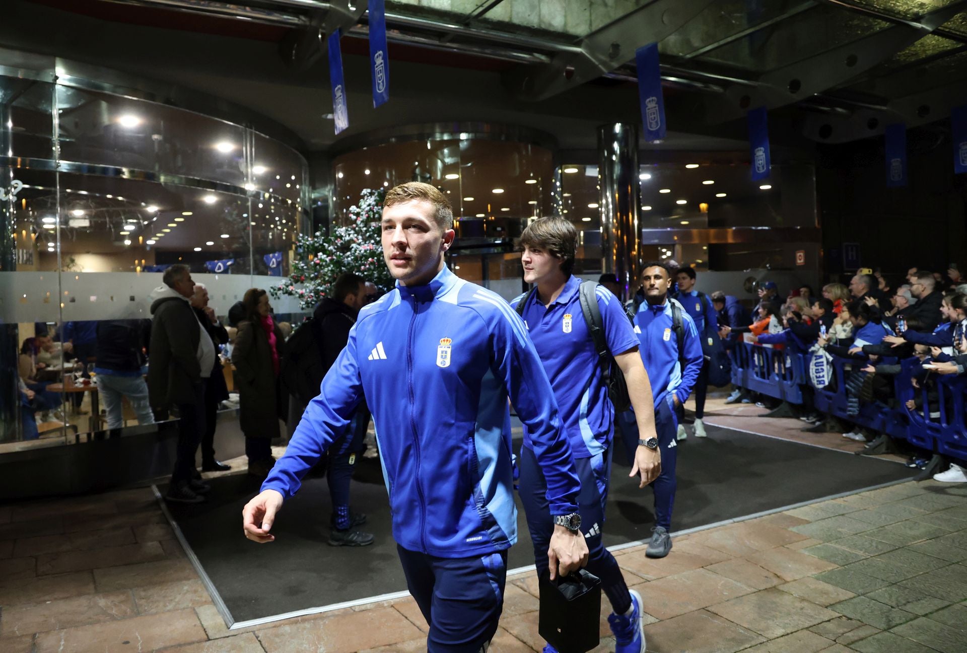 ¿Estuviste animando al Real Oviedo antes del derbi? ¡Búscate en las fotos!